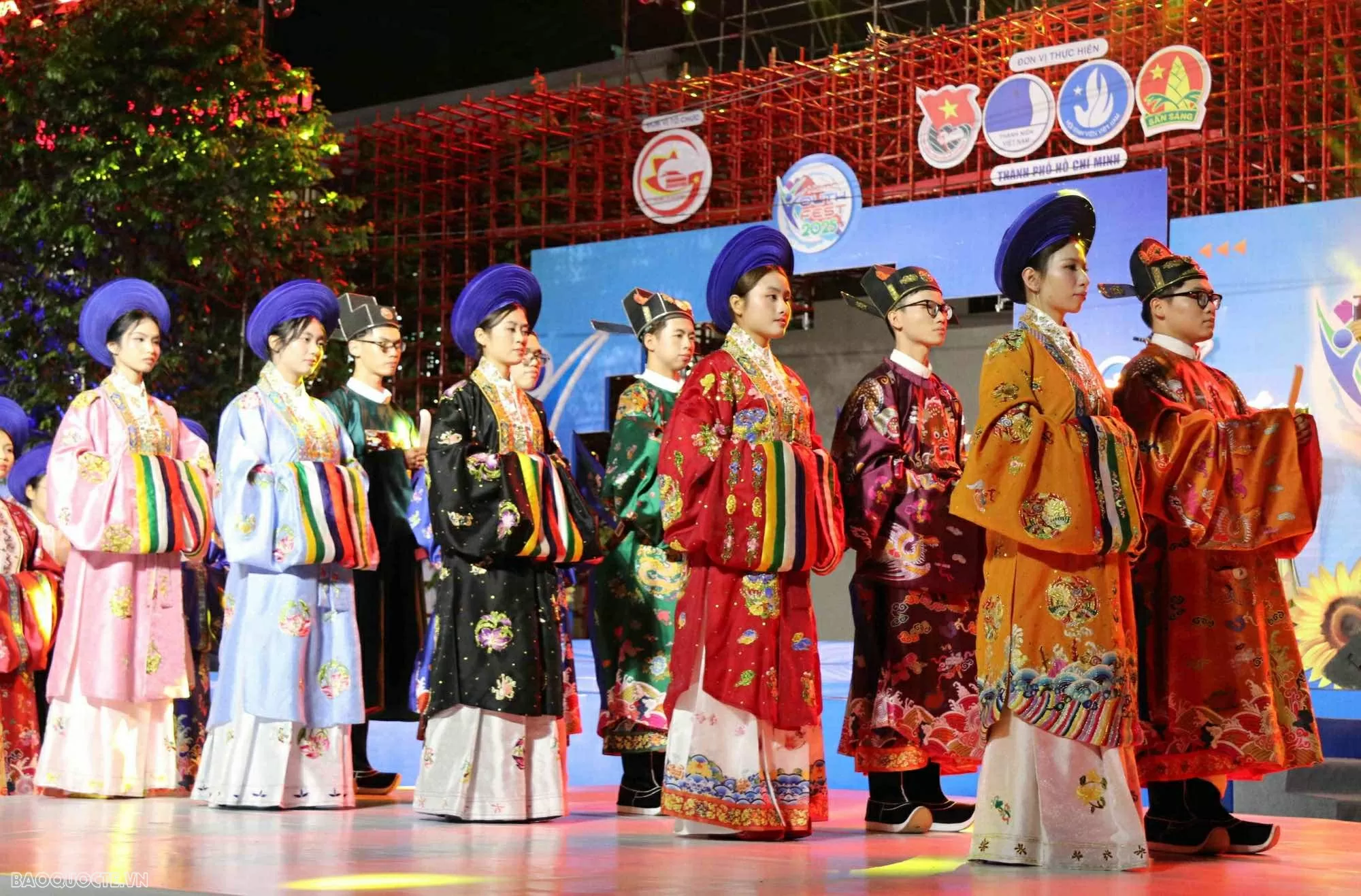 Đêm đồng diễn Việt phục là một trong những hoạt động trọng điểm nằm trong chuỗi hoạt động. (Ảnh: Ngọc Ánh)