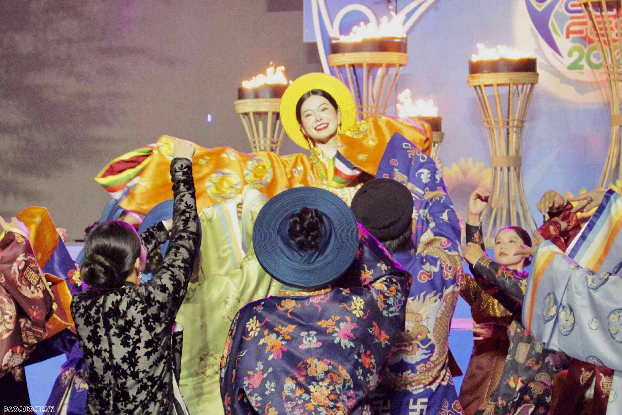 Nữ diễn viên Yên Đan tham gia biểu diễn. (Ảnh: Ngọc Ánh) Nữ diễn viên Yên Đan tham gia biểu diễn. (Ảnh: Ngọc Ánh)