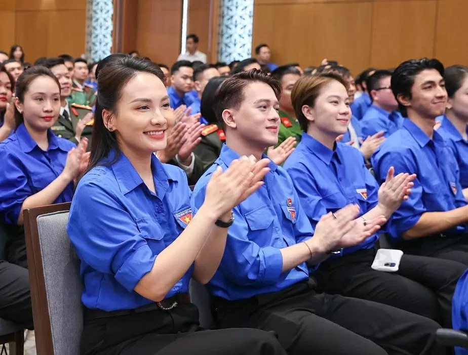 Thủ tướng đối thoại với thanh niên