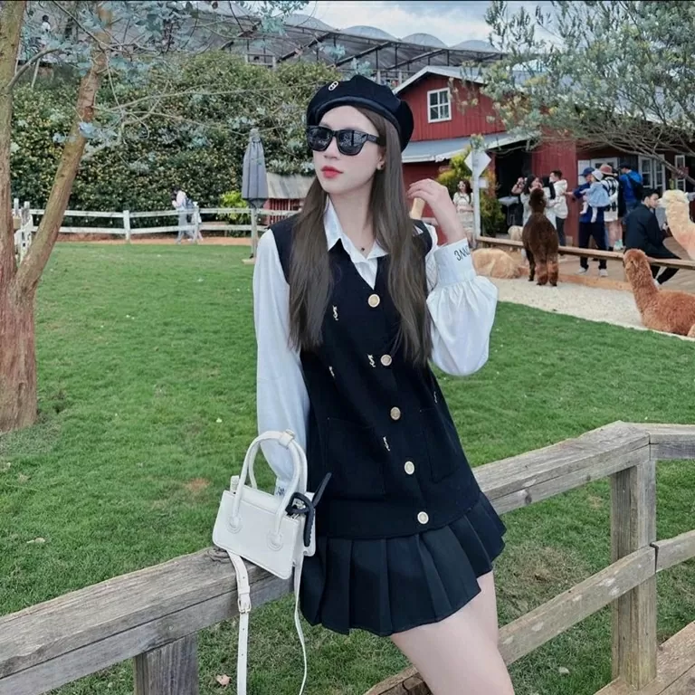 Nhan sắc xinh đẹp vợ thủ môn Văn Toản