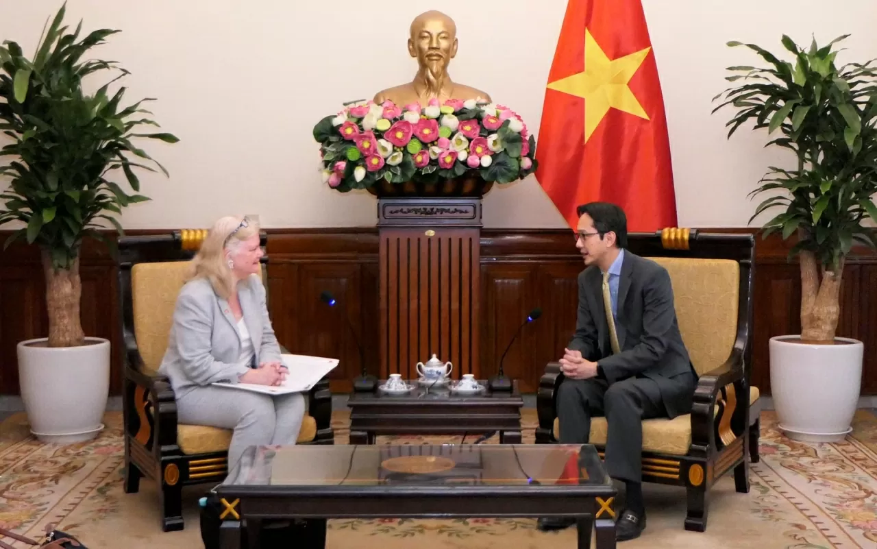 Thứ trưởng Đỗ Hùng Việt mong muốn Hoa Kỳ tạo điều kiện thuận lợi để hai nước đẩy mạnh hợp tác và chuyển giao công nghệ.(Ảnh:Thành Long) Thứ trưởng Đỗ Hùng Việt mong muốn Hoa Kỳ tạo điều kiện thuận lợi để hai nước đẩy mạnh hợp tác và chuyển giao công nghệ.(Ảnh:Thành Long)