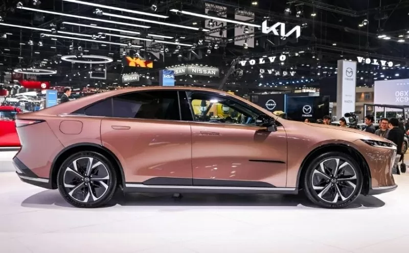 Mazda 6e hỗ trợ sạc nhanh, cho phép nạp pin từ 30% lên 80% chỉ trong 15 phút.