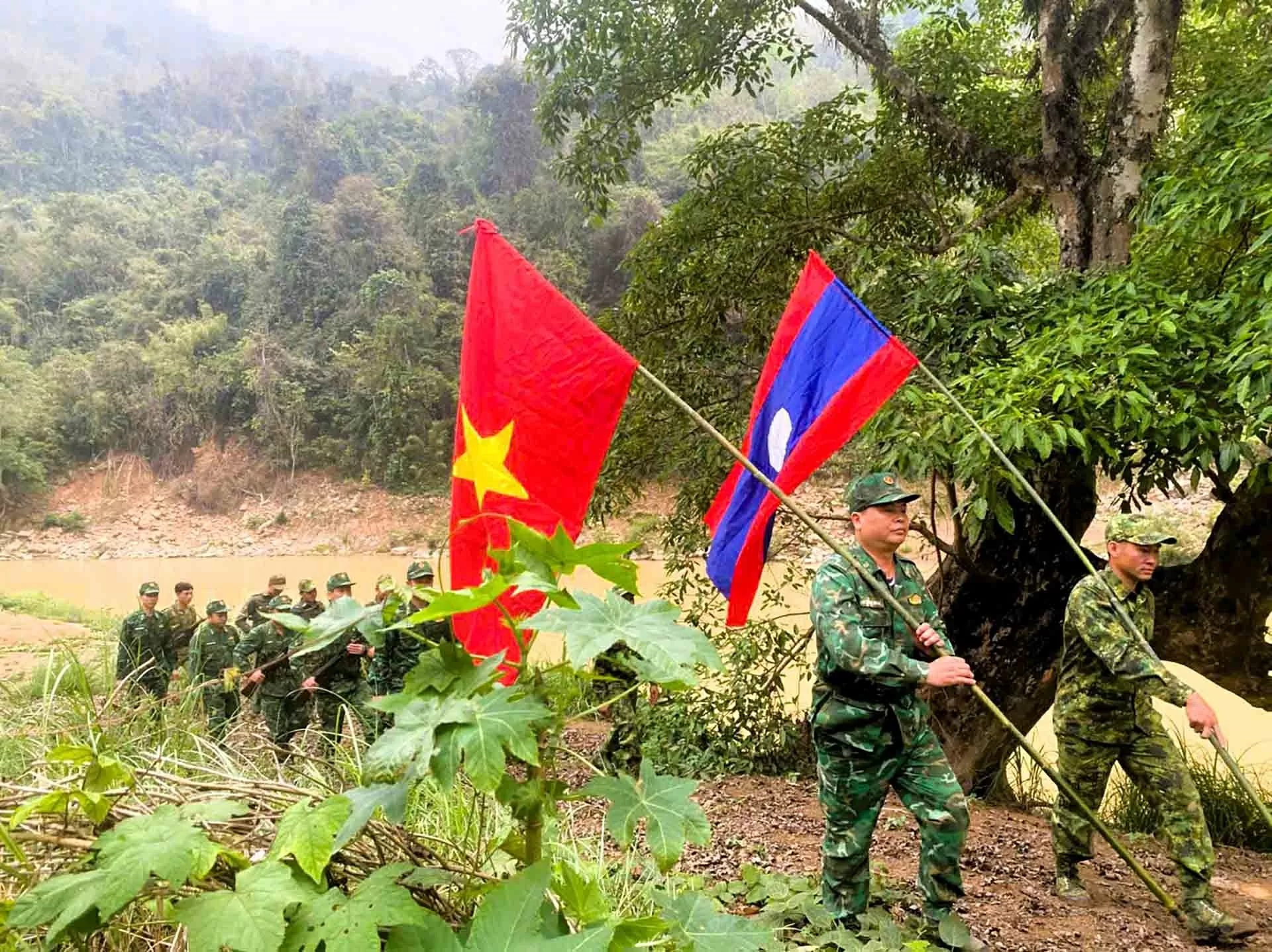Bộ đội Biên phòng Nghệ An và Houaphanh (Lào) tổ chức tuần tra song phương Bộ đội Biên phòng Nghệ An và Houaphanh (Lào) tổ chức tuần tra song phương