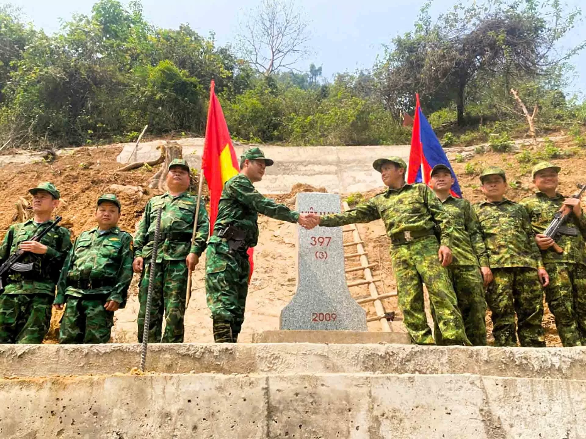 Bộ đội Biên phòng Nghệ An và Houaphanh (Lào) tổ chức tuần tra song phương