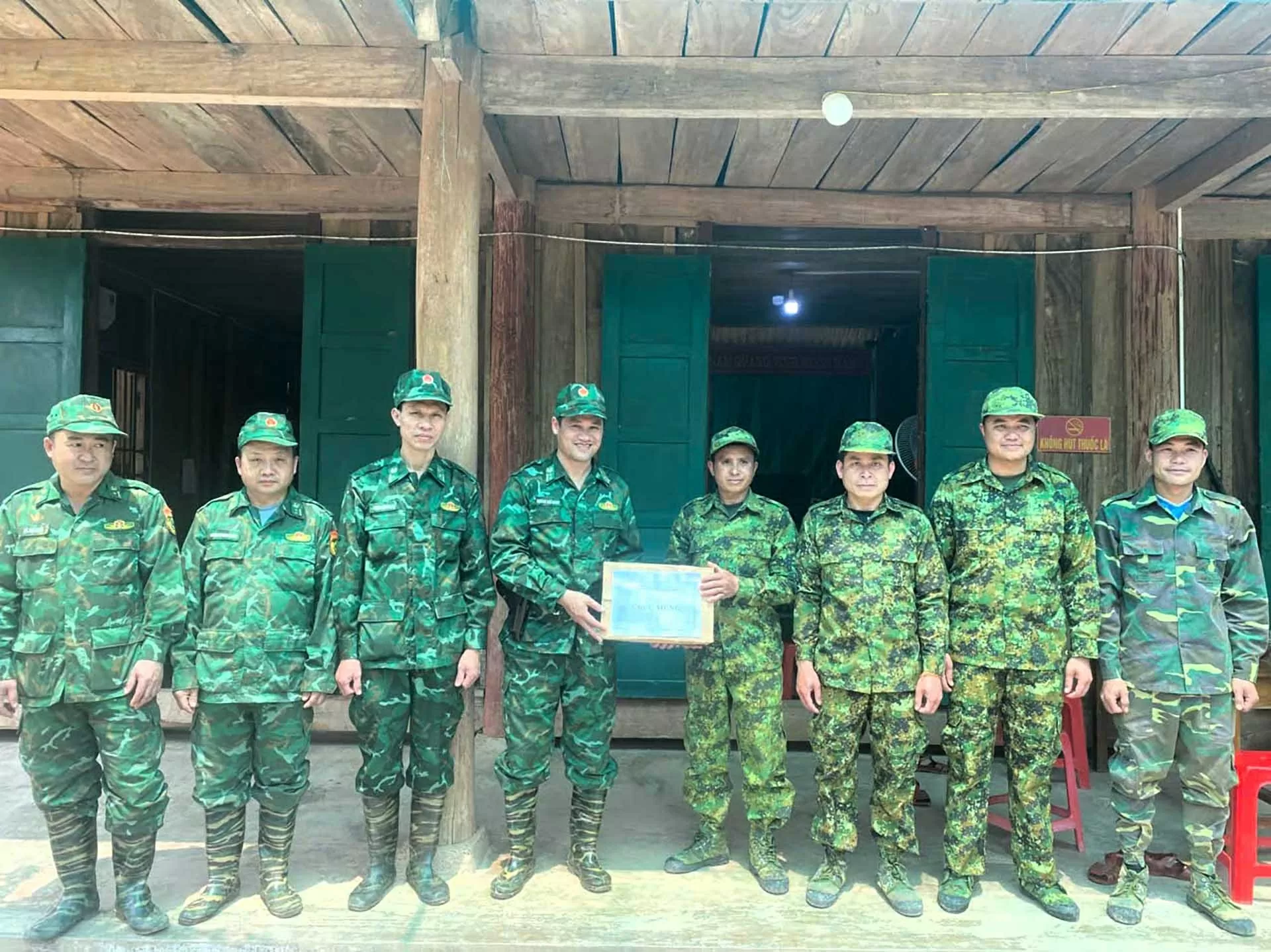 Bộ đội Biên phòng Nghệ An và Houaphanh (Lào) tổ chức tuần tra song phương Bộ đội Biên phòng Nghệ An và Houaphanh (Lào) tổ chức tuần tra song phương