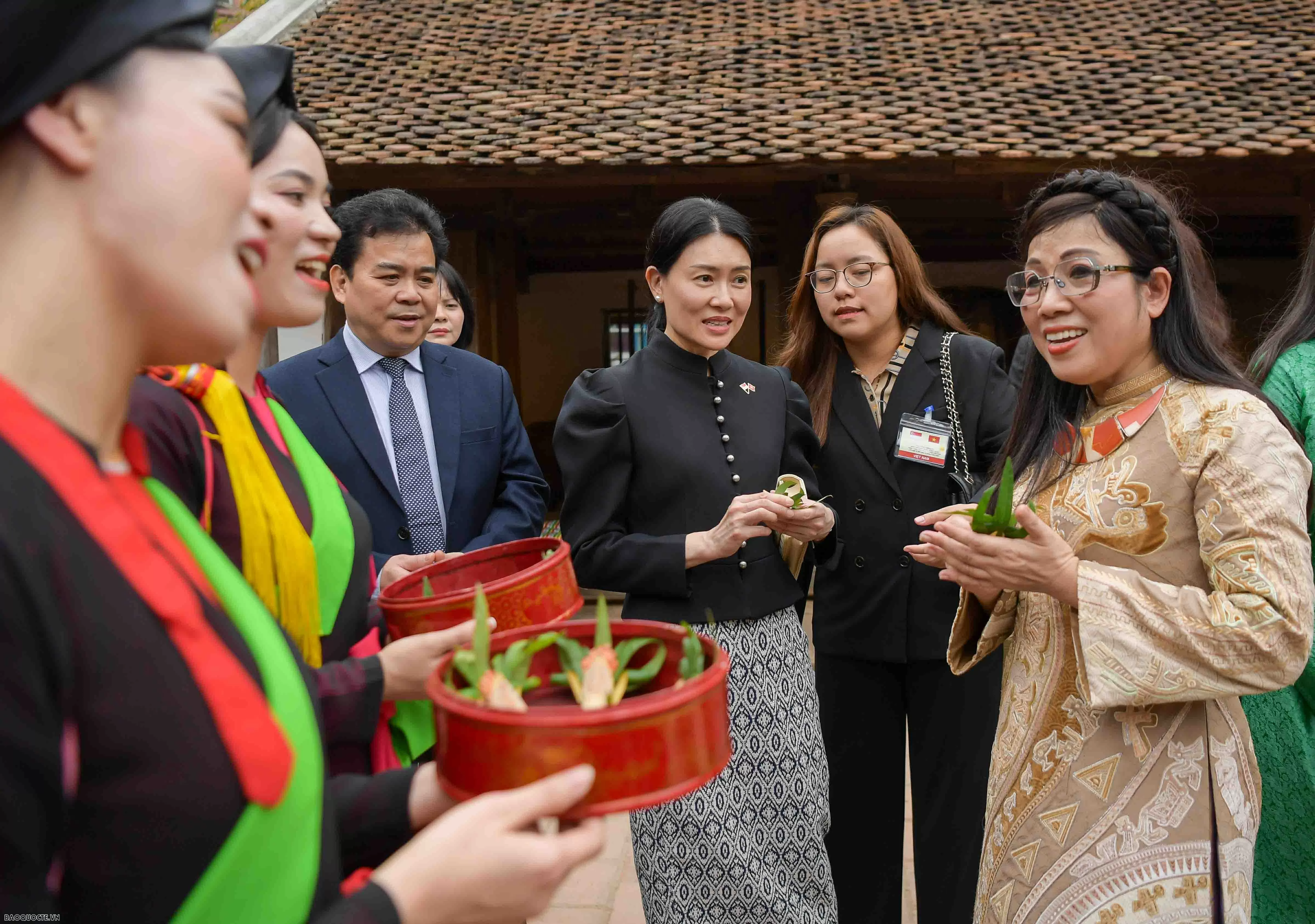 Phu nhân Thủ tướng tham quan bảo tàng dân tộc học