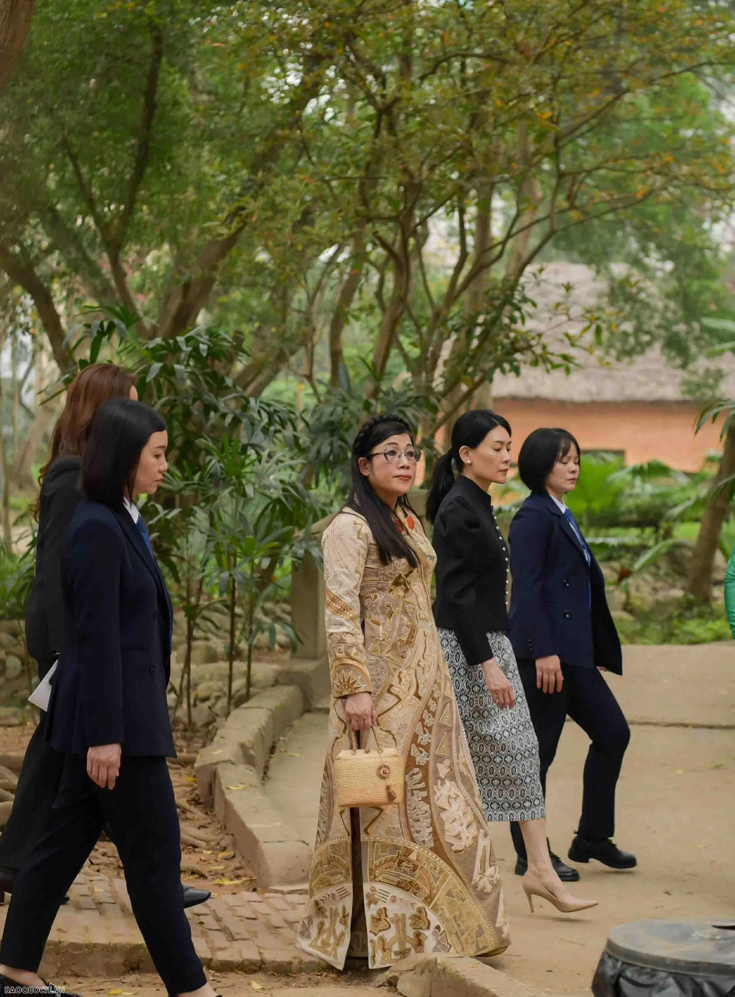 Phu nhân Thủ tướng tham quan bảo tàng dân tộc học