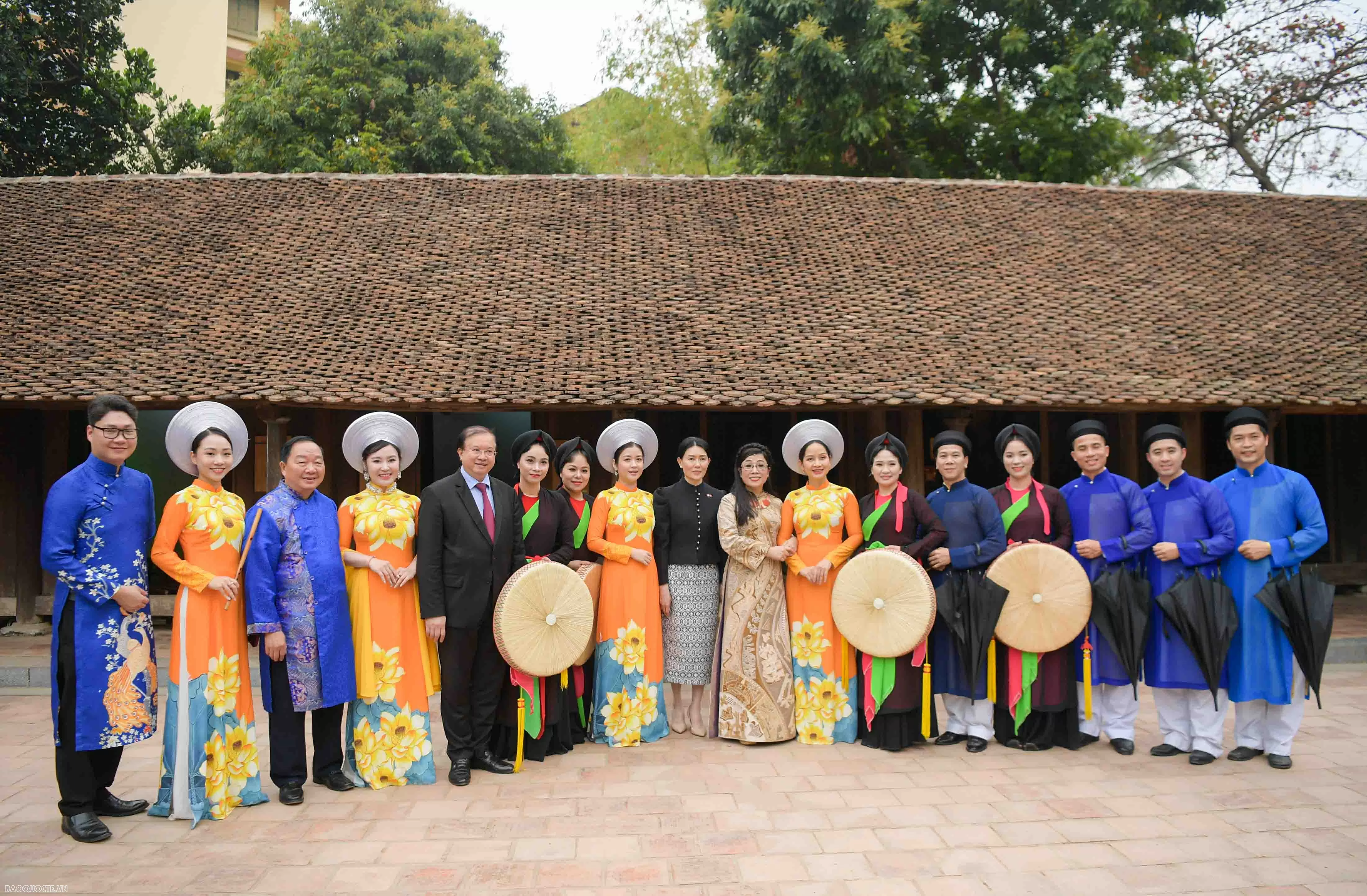 Phu nhân Thủ tướng tham quan bảo tàng dân tộc học