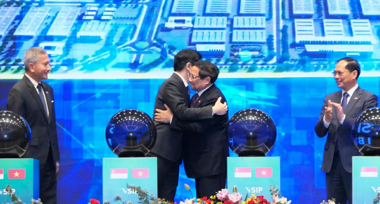 Hai Thủ tướng đồng tình rằng chuyến thăm Việt Nam của Thủ tướng Singapore lần này đã tạo sức sống mới, khí thế mới trong hợp tác hai nước.(Ảnh:Thành Long)