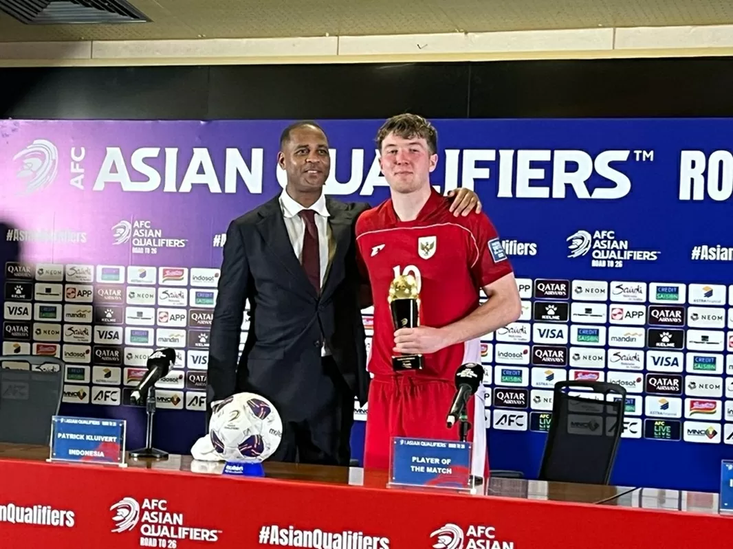 HLV Patrick Kluivert dẫn dắt đội tuyển Indonesia thắng 1-0 Bahrain. (Nguồn: BeritaNasional) HLV Patrick Kluivert dẫn dắt đội tuyển Indonesia thắng 1-0 Bahrain. (Nguồn: BeritaNasional)