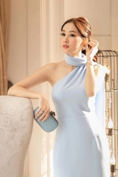 Khám phá bộ sưu tập túi cầm tay dự sự kiện của Hoa hậu Đặng Thu Thảo