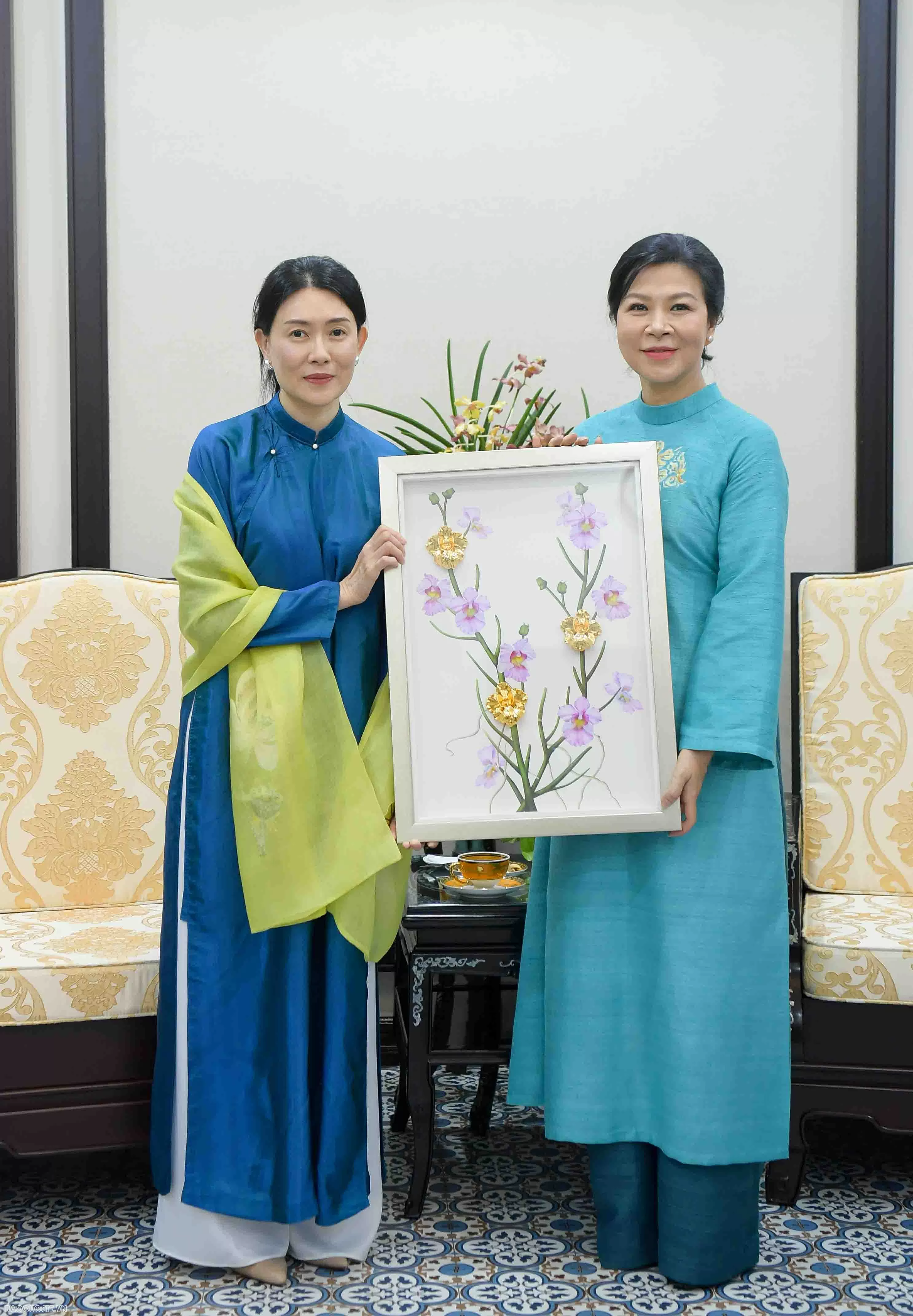 Điều đặc biệt từ món quà hai Phu nhân Tổng bí thư và Phu nhân Thủ tướng Singapore dành tặng nhau