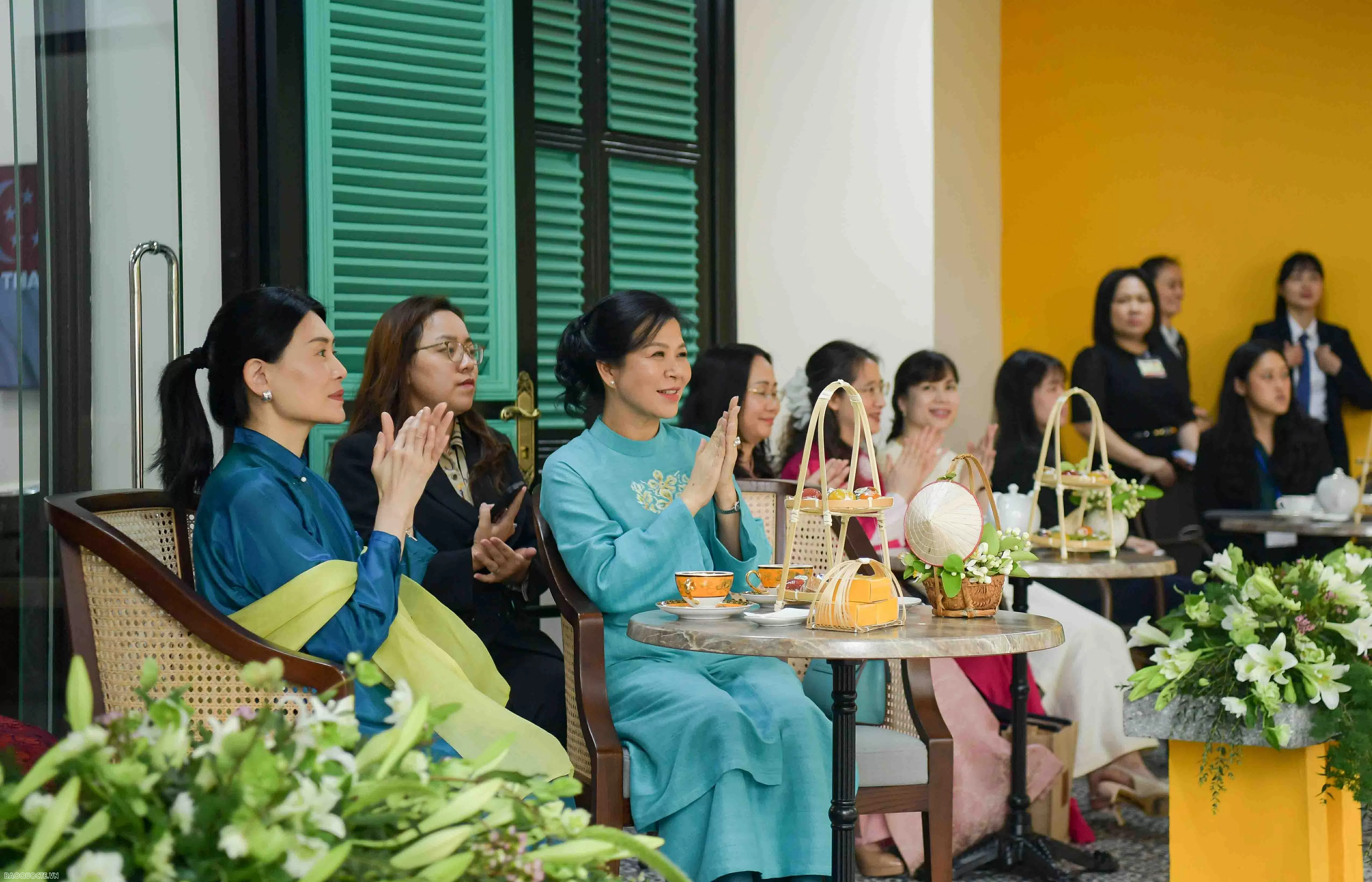 Điều đặc biệt từ món quà hai Phu nhân Tổng bí thư và Phu nhân Thủ tướng Singapore dành tặng nhau