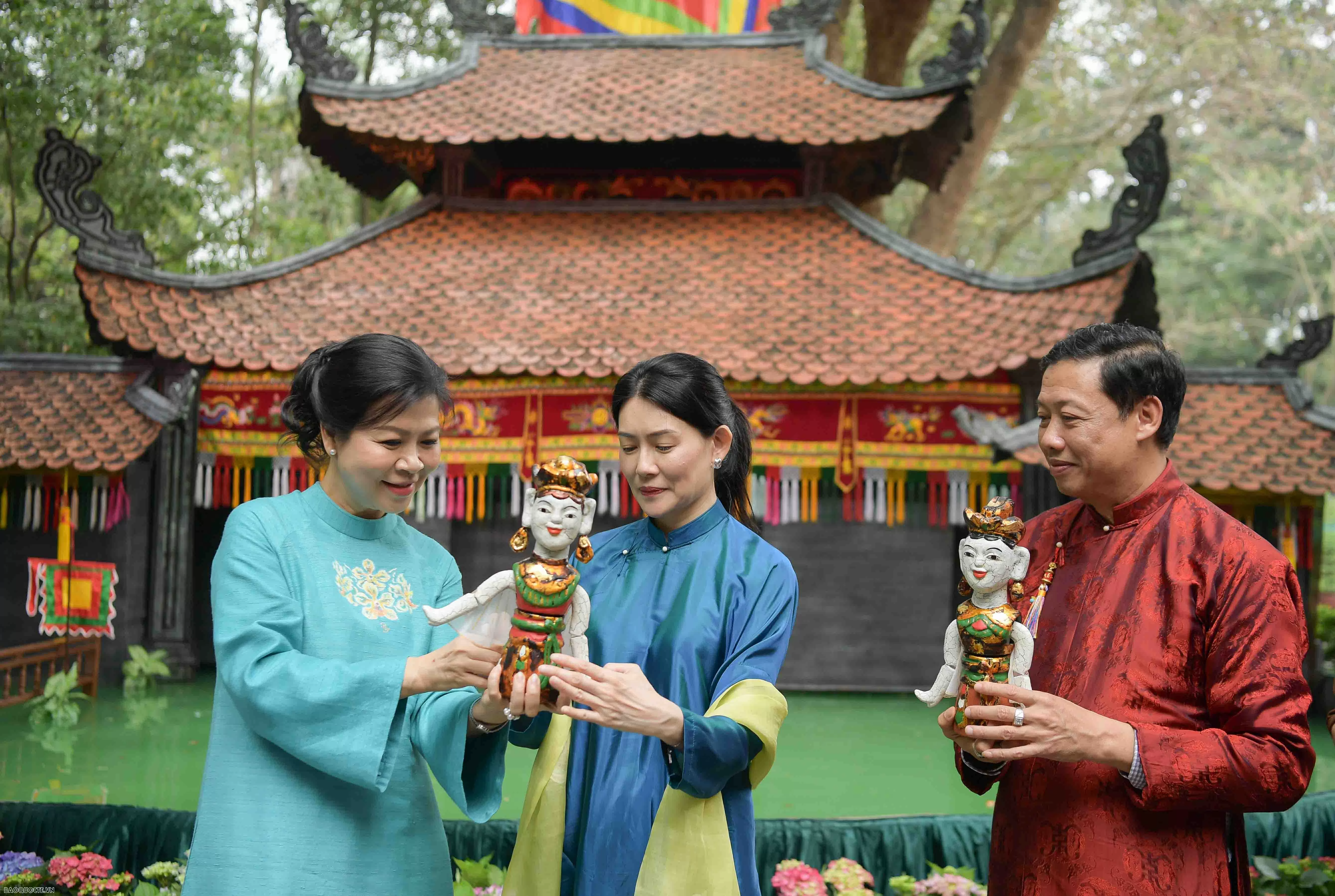 Điều đặc biệt từ món quà hai Phu nhân Tổng bí thư và Phu nhân Thủ tướng Singapore dành tặng nhau