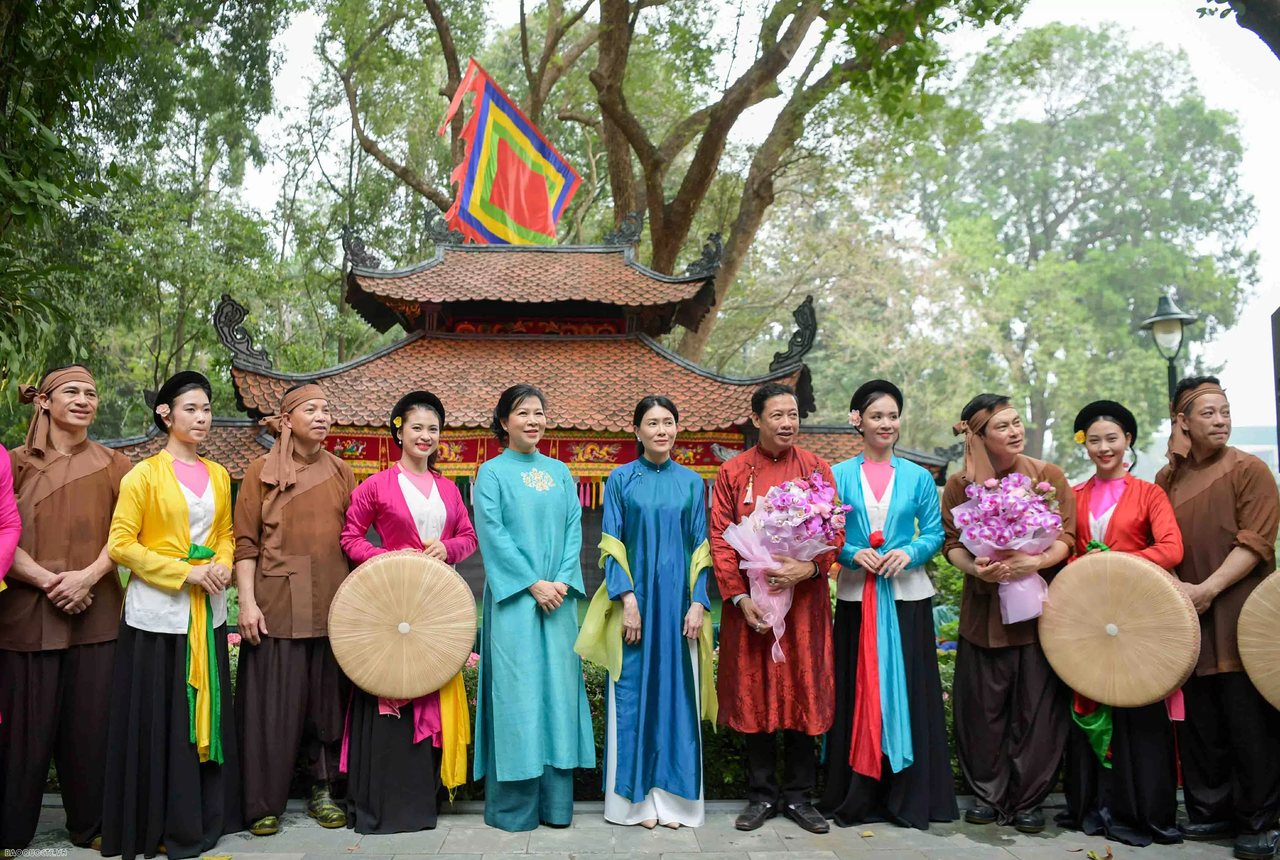 Điều đặc biệt từ món quà hai Phu nhân Tổng bí thư và Phu nhân Thủ tướng Singapore dành tặng nhau