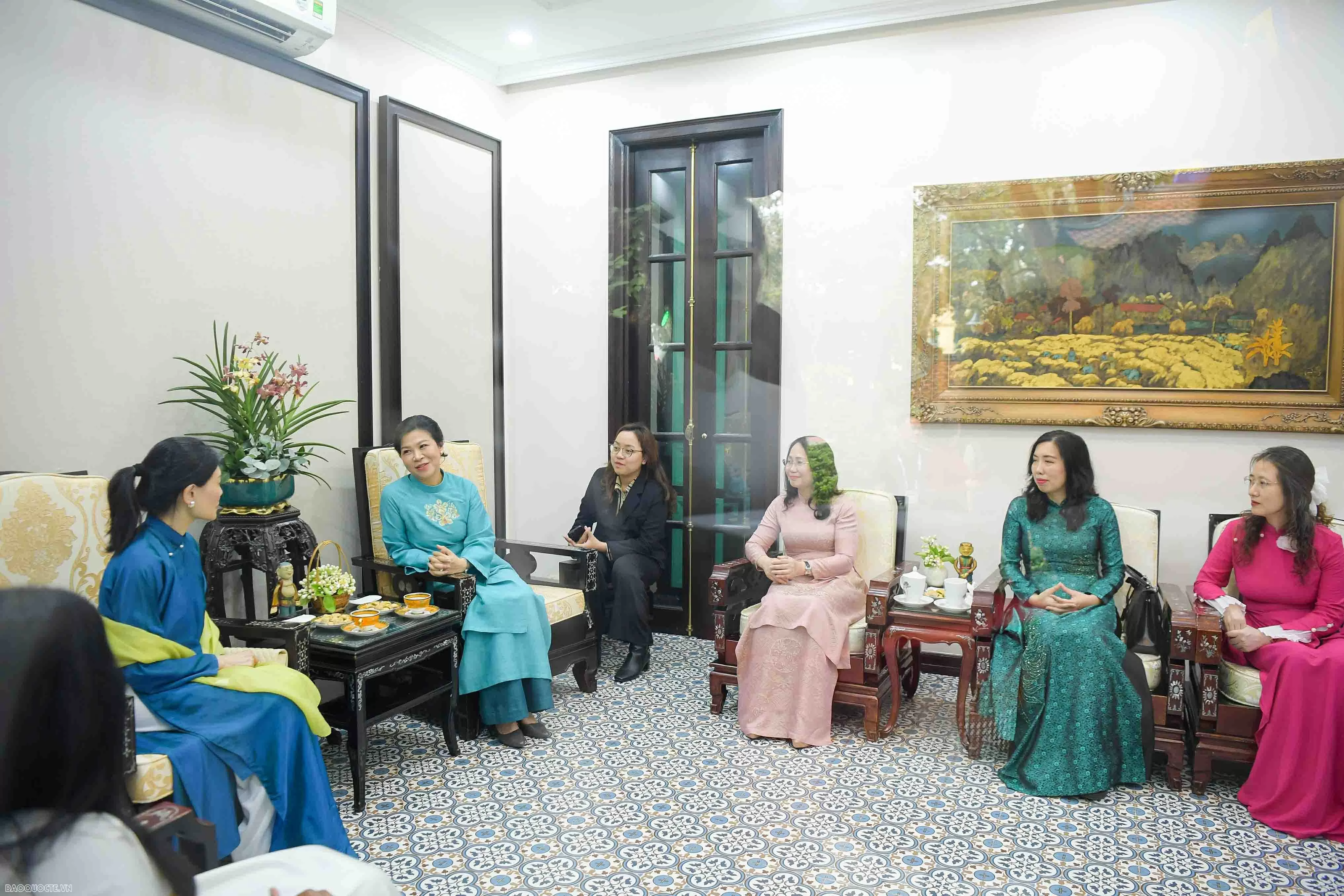 Điều đặc biệt từ món quà hai Phu nhân Tổng bí thư và Phu nhân Thủ tướng Singapore dành tặng nhau