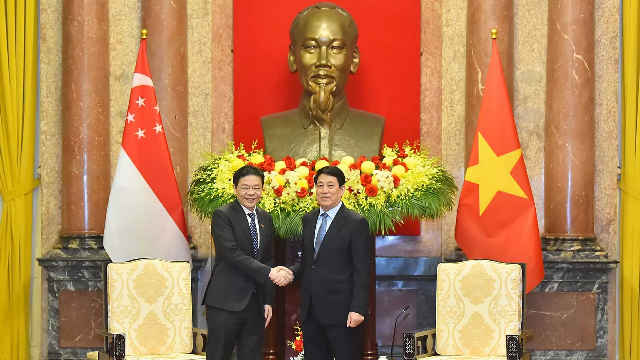 Chủ tịch nước Lương Cường và Thủ tướng Singapore Lawrence Wong. (Nguồn: Báo Nhân dân)