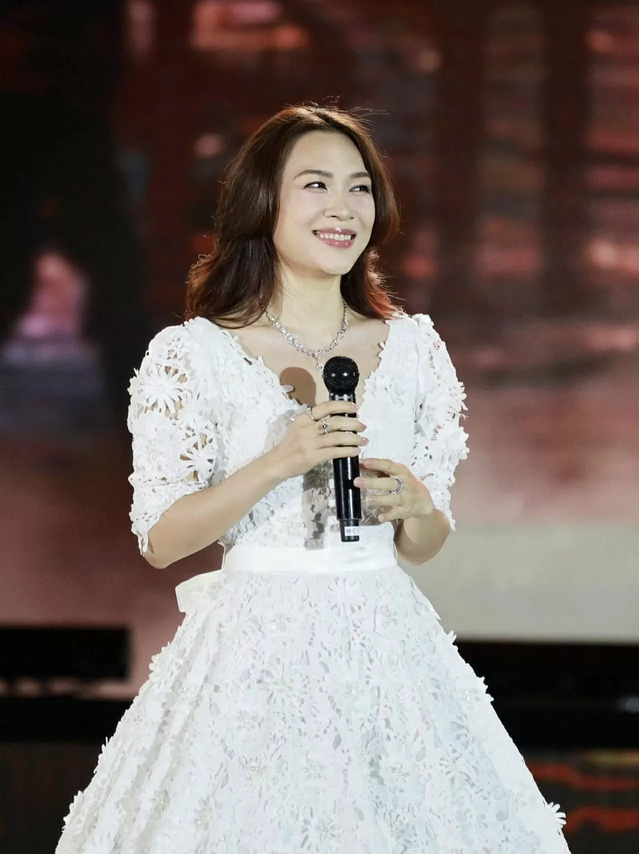 Ca sĩ Mỹ Tâm thần thái trên sân khấu, nhan sắc ngày càng thăng hạng Ca sĩ Mỹ Tâm thần thái trên sân khấu, nhan sắc ngày càng thăng hạng