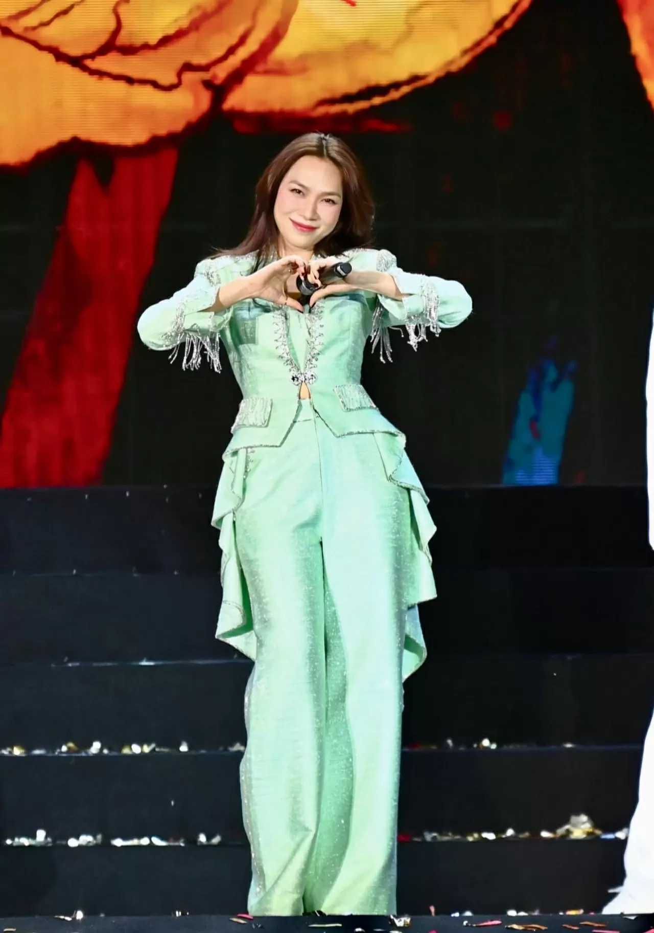 Ca sĩ Mỹ Tâm thần thái trên sân khấu, nhan sắc ngày càng thăng hạng