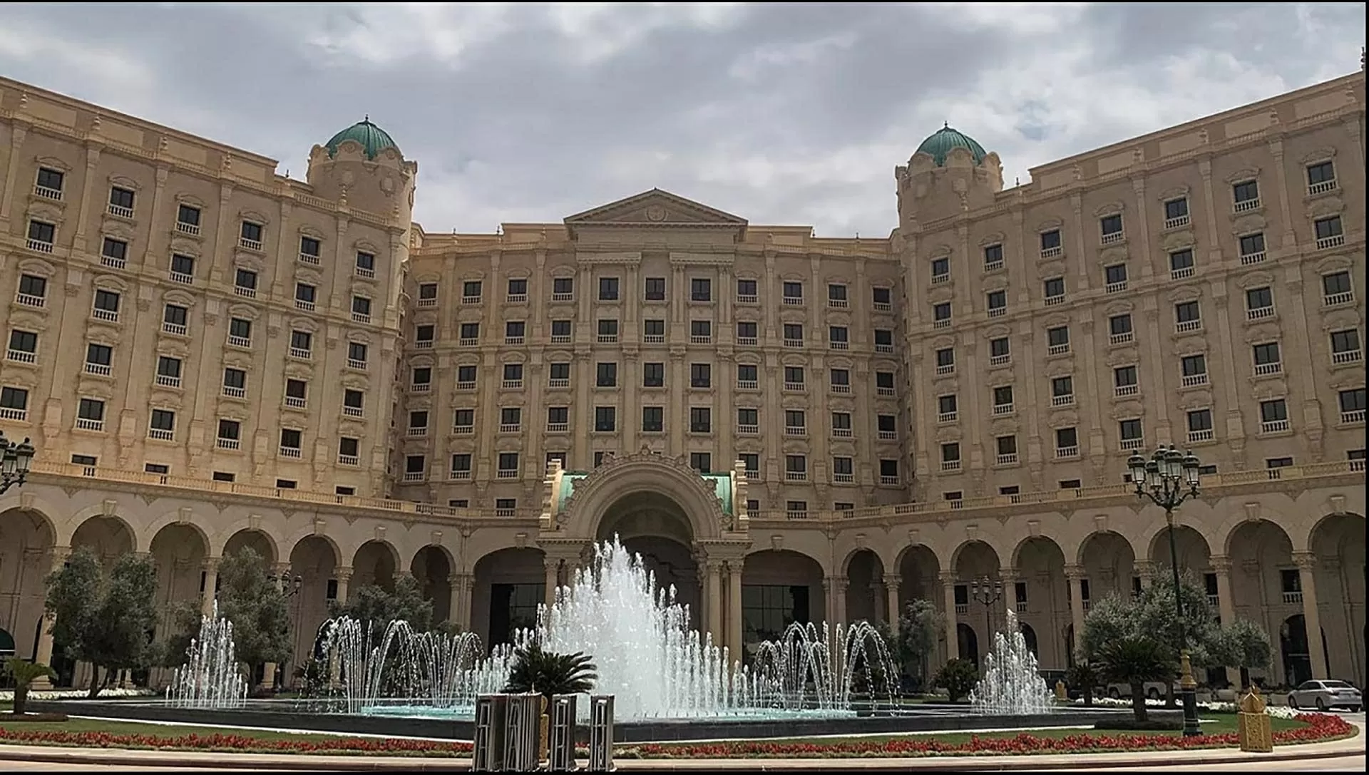 Khách sạn Ritz-Carlton - nơi diễn ra các cuộc đàm phán giữa Nga-Mỹ và Ukraine-Mỹ. (Nguồn: Reuters)