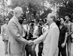 Niềm tin lớn dần về Việt Nam, ông Lý Quang Diệu đã đúng!