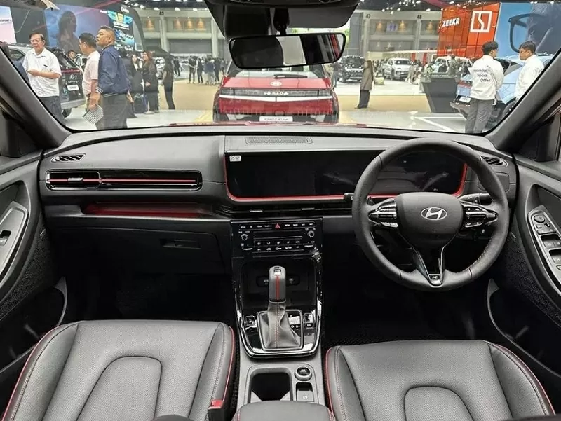 Khoang cabin của Creta N Line 2025 được nâng cấp với phong cách thể thao Khoang cabin của Creta N Line 2025 được nâng cấp với phong cách thể thao