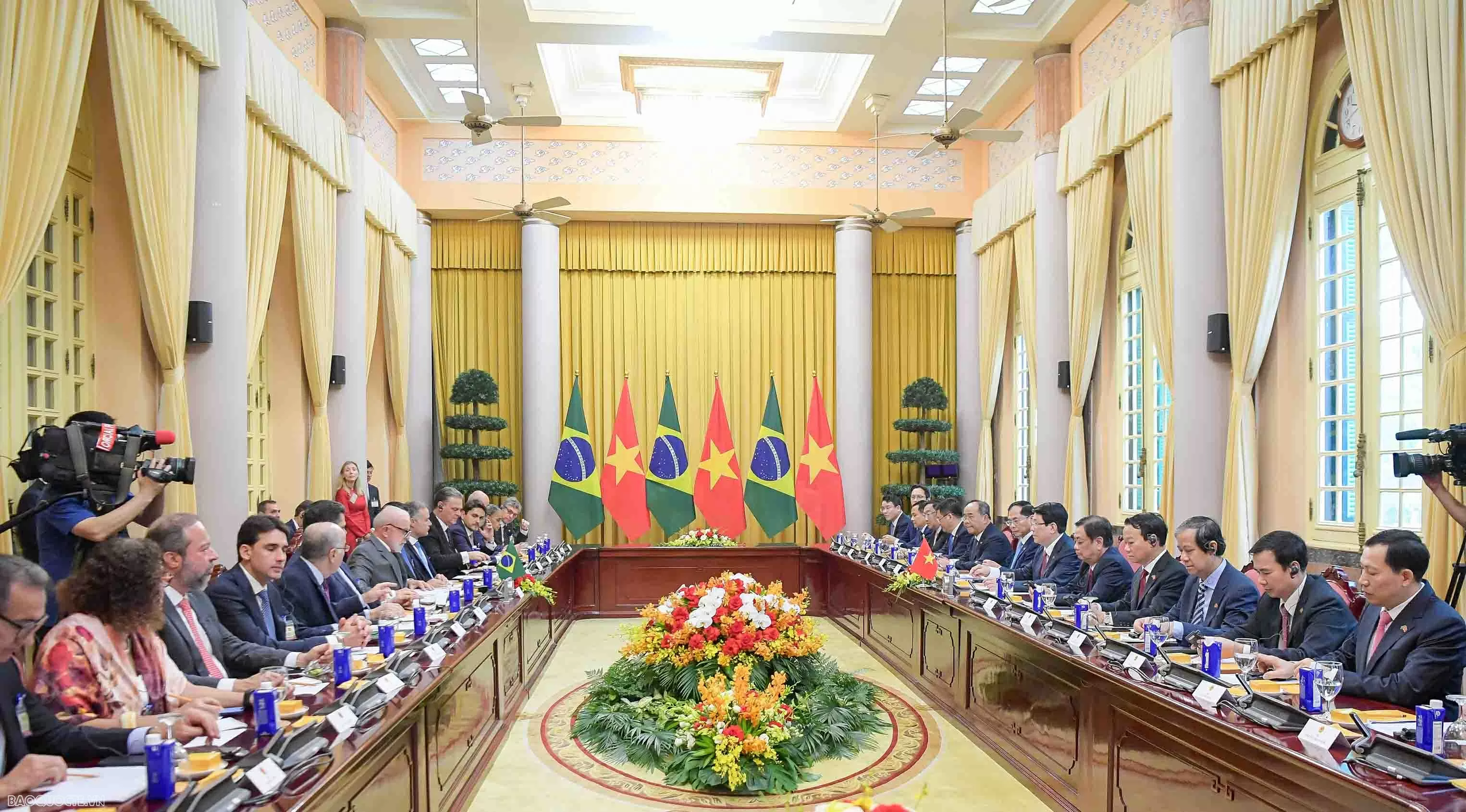 Chủ tịch nước Lương Cường chủ trì lễ đón chính thức, hội đàm, chứng kiến lễ ký kết và họp báo với Tổng thống Brazil ngày 28/3/205. (Ảnh: Nguyễn Hồng)