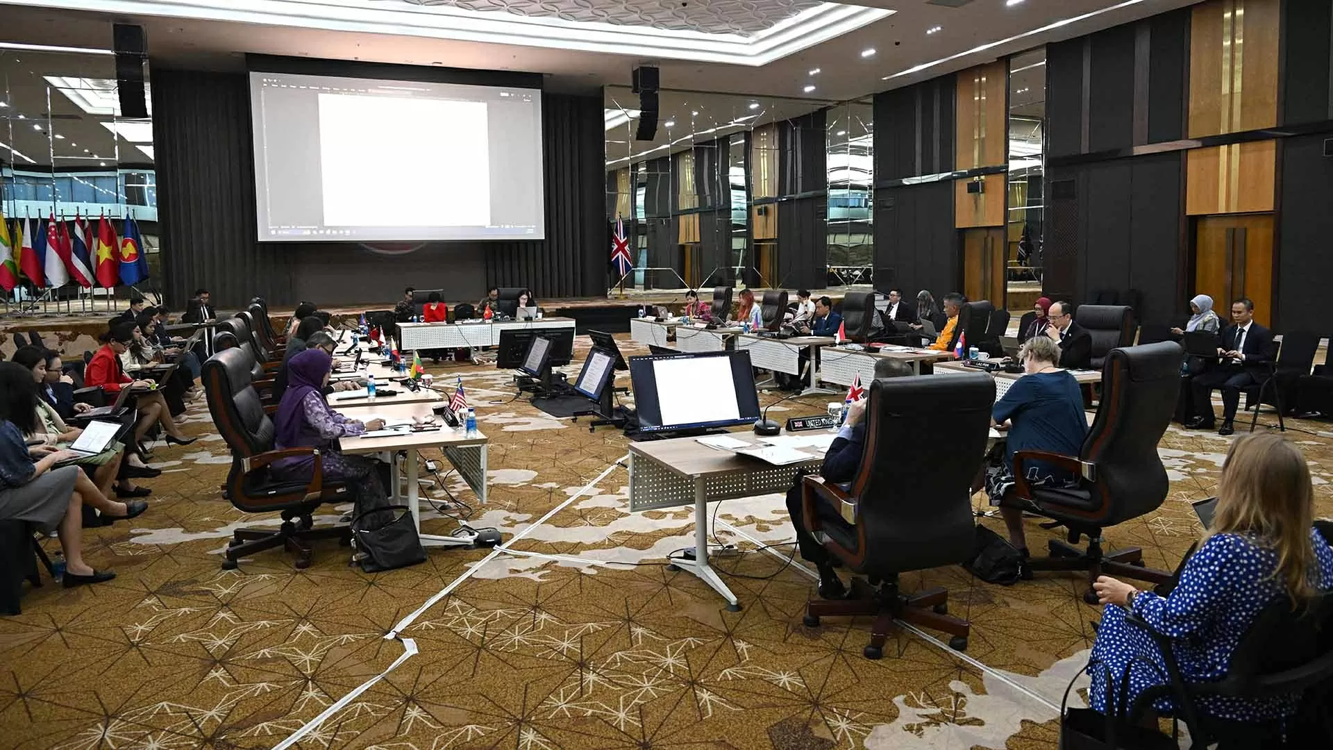 Đại sứ Tôn Thị Ngọc Hương đồng chủ trì cuộc họp Ủy ban hợp tác chung ASEAN-Anh lần thứ 4