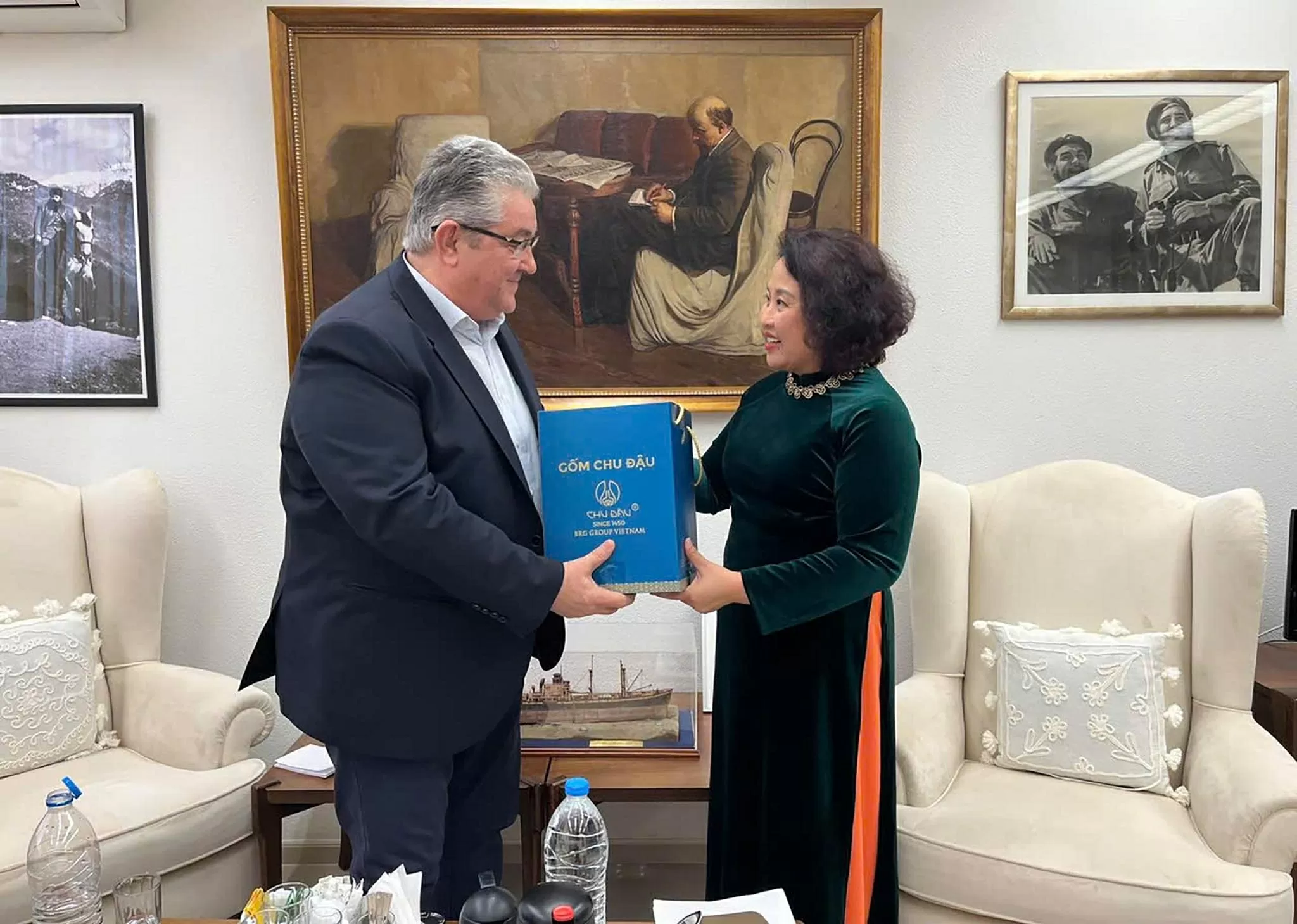 Đại sứ Việt Nam gặp Tổng Bí thư Đảng Cộng sản Hy Lạp