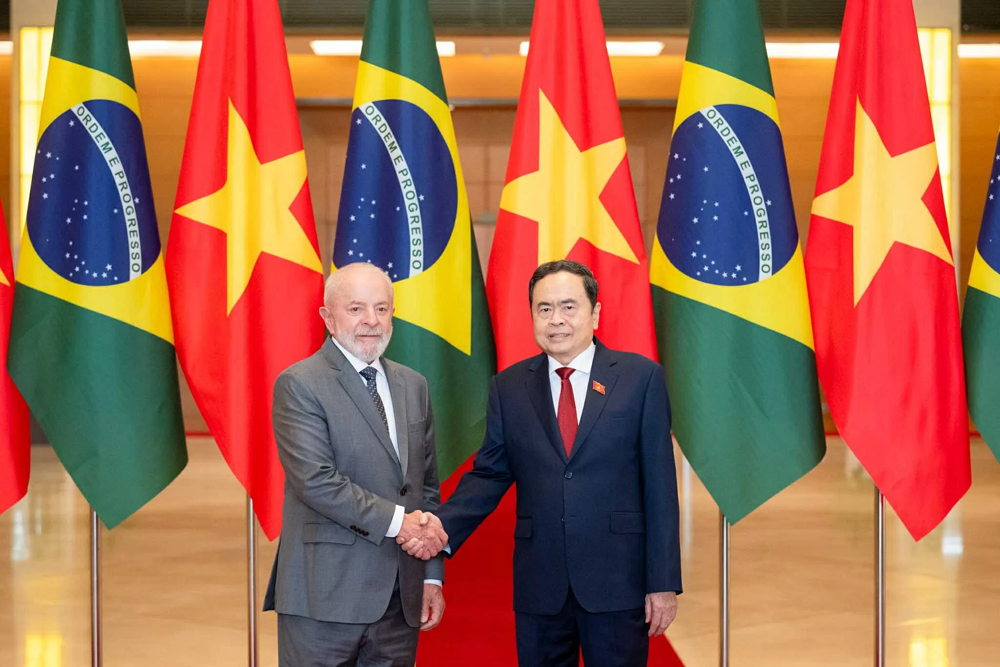 Chủ tịch Quốc hội Trần Thanh Mẫn và Tổng thống Brazil Luiz Inácio Lula da Silva. (Nguồn: quochoi.vn) Chủ tịch Quốc hội Trần Thanh Mẫn và Tổng thống Brazil Luiz Inácio Lula da Silva. (Nguồn: quochoi.vn)