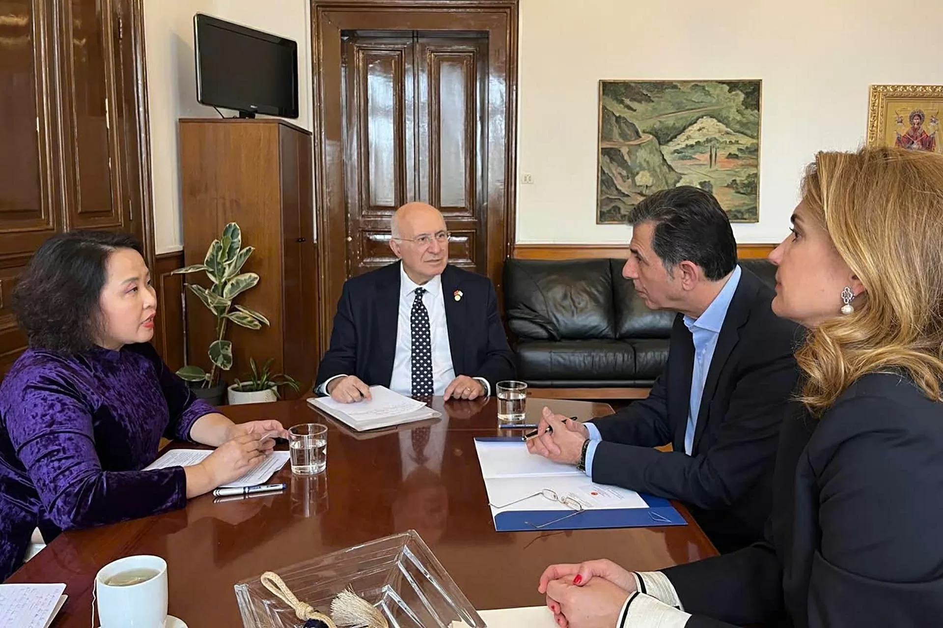 Việt Nam-Hy Lạp tăng cường kết nối địa phương, doanh nghiệp và người dân hai nước Việt Nam Hy Lạp tăng cường kết nối địa phương, doanh nghiệp và người dân hai nước