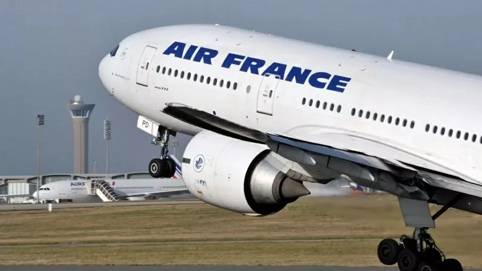 Máy bay phải chuyển hướng quay lại vì hành khách báo mất điện thoại Máy bay phải chuyển hướng quay lại vì hành khách báo mất điện thoại