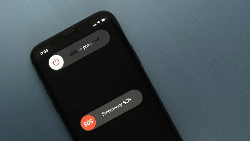 Tắt và khởi động lại iPhone giúp làm mới hệ thống, xóa bộ nhớ tạm (RAM), và sửa các lỗi phần mềm nhỏ... Tắt và khởi động lại iPhone giúp làm mới hệ thống, xóa bộ nhớ tạm (RAM), và sửa các lỗi phần mềm nhỏ...