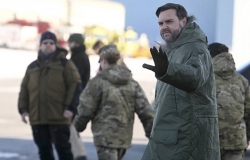 Cuối cùng, chuyến thăm tranh cãi của Phó Tổng thống Mỹ đến Greenland cũng diễn ra, Tổng thống Trump thẳng thắn 'Washington phải có hòn đảo đó'