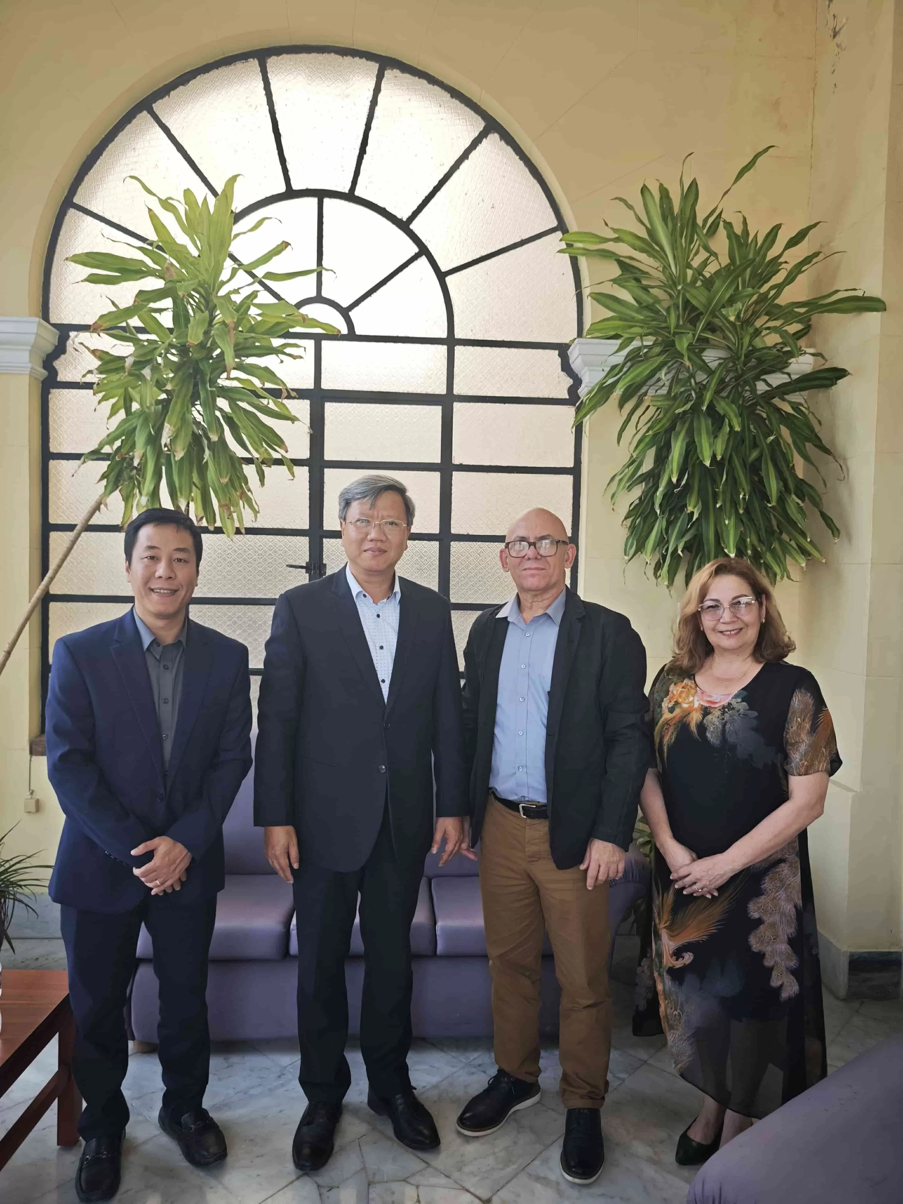 ĐẠI SỨ VIỆT NAM TẠI CUBA THÚC ĐẨY HỢP TÁC GIÁO DỤC VIỆT NAM - CUBA ĐẠI SỨ VIỆT NAM TẠI CUBA THÚC ĐẨY HỢP TÁC GIÁO DỤC VIỆT NAM - CUBA