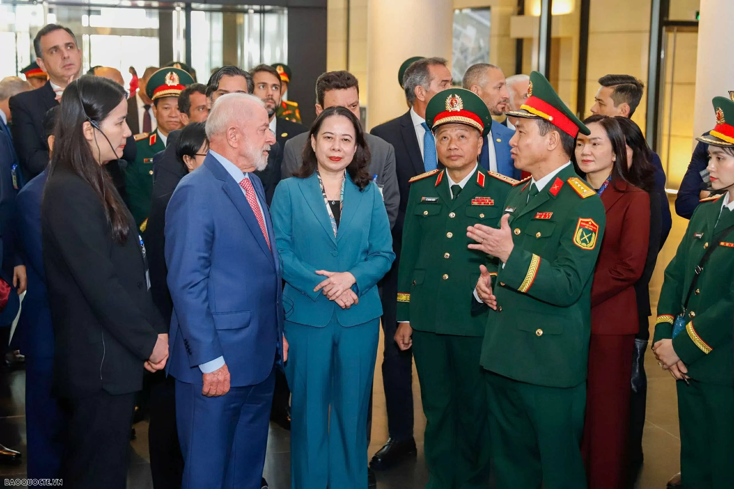 Tổng thống Brazil tham quan Bảo tàng Lịch sử quân sự Việt Nam Tổng thống Brazil tham quan Bảo tàng Lịch sử quân sự Việt Nam