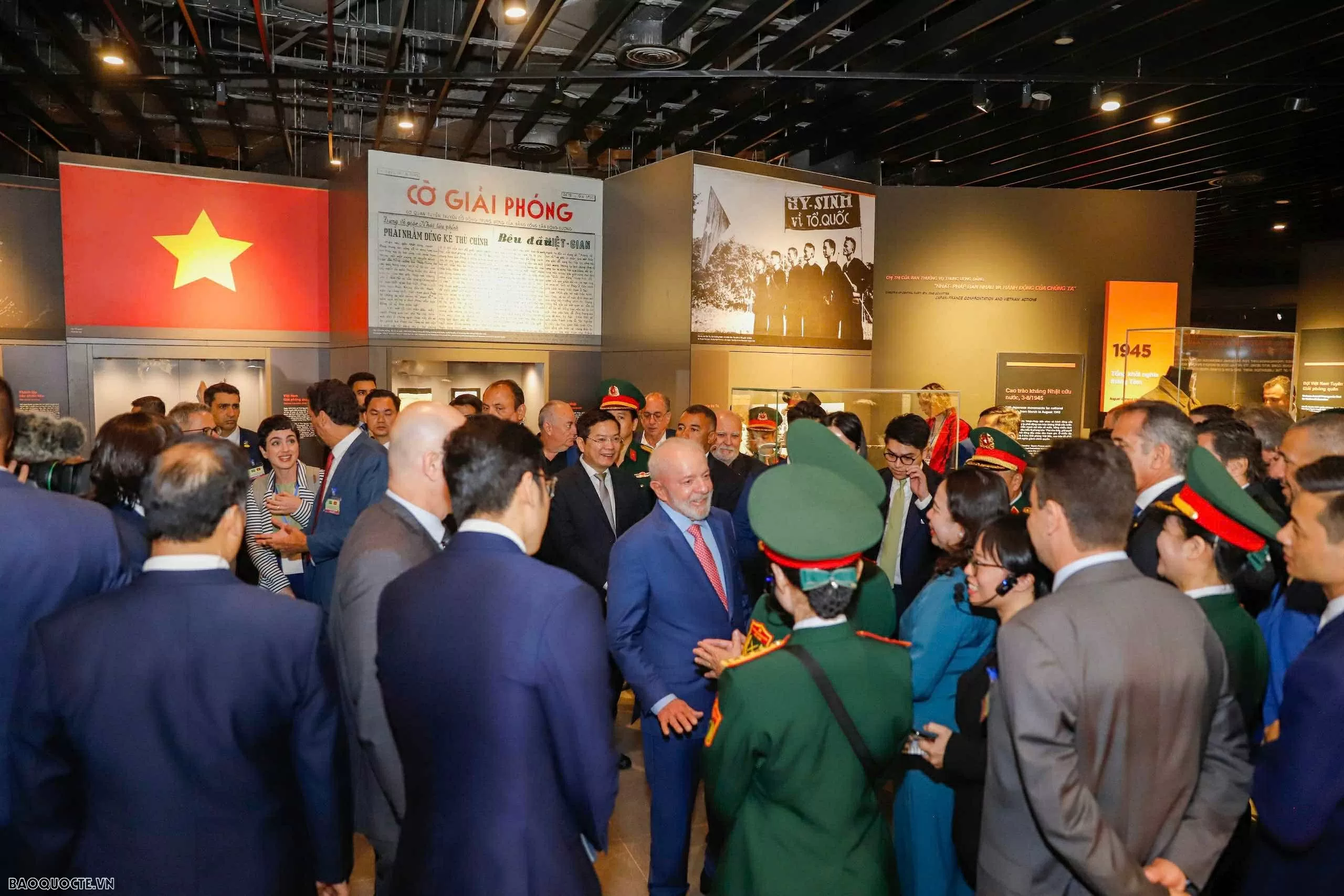 Tổng thống Brazil tham quan Bảo tàng Lịch sử quân sự Việt Nam