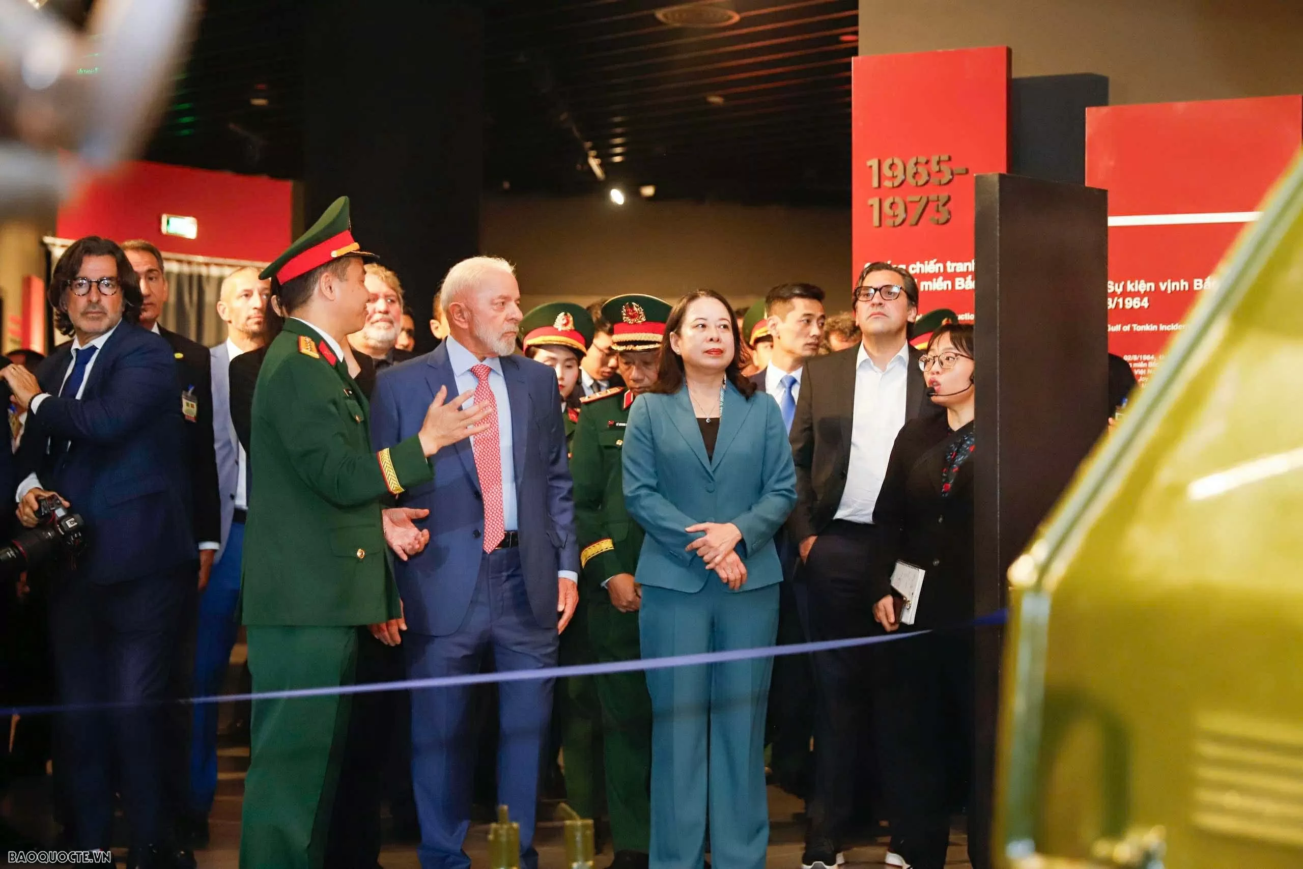 Tổng thống Brazil tham quan Bảo tàng Lịch sử quân sự Việt Nam Tổng thống Brazil tham quan Bảo tàng Lịch sử quân sự Việt Nam