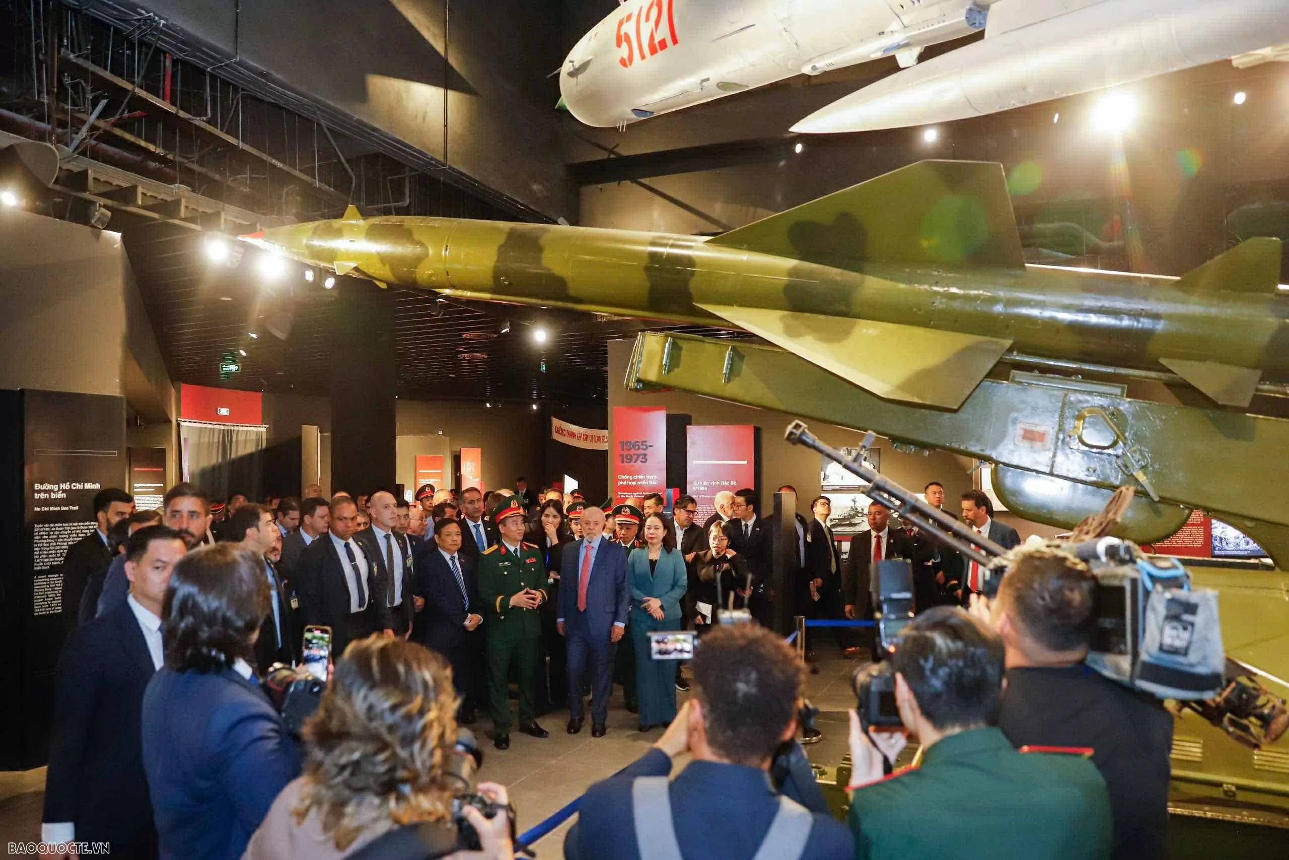 Tổng thống Brazil tham quan Bảo tàng Lịch sử quân sự Việt Nam