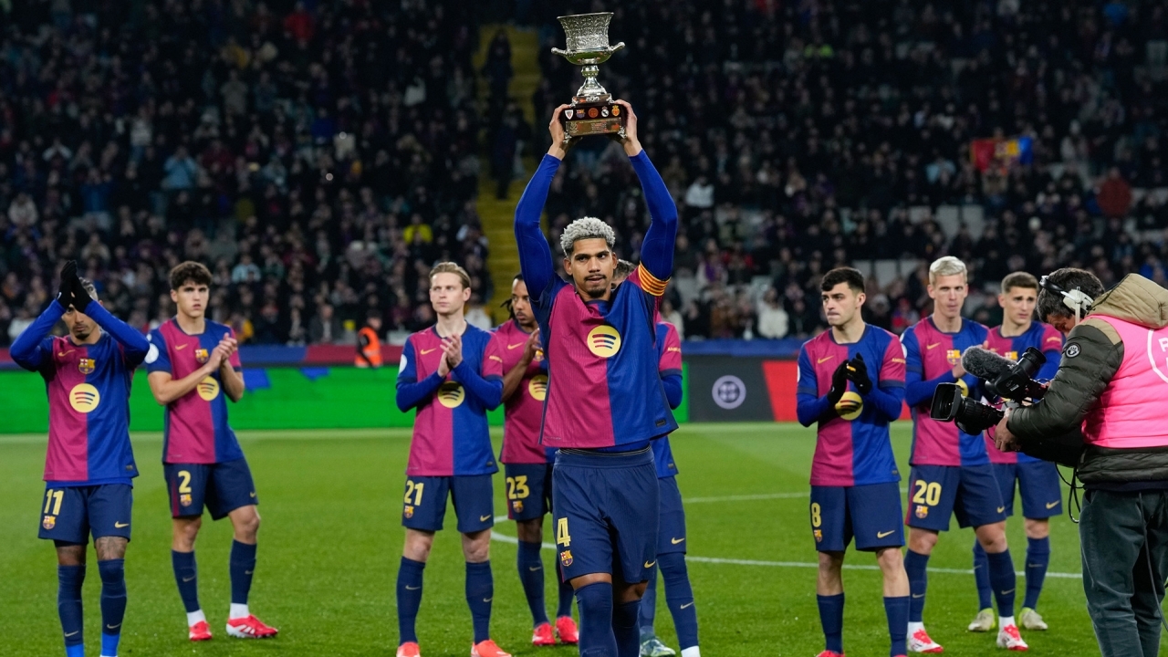 Tin chuyển nhượng: MU nỗ lực đàm phán với Araujo, Chelsea liên hệ Maignan