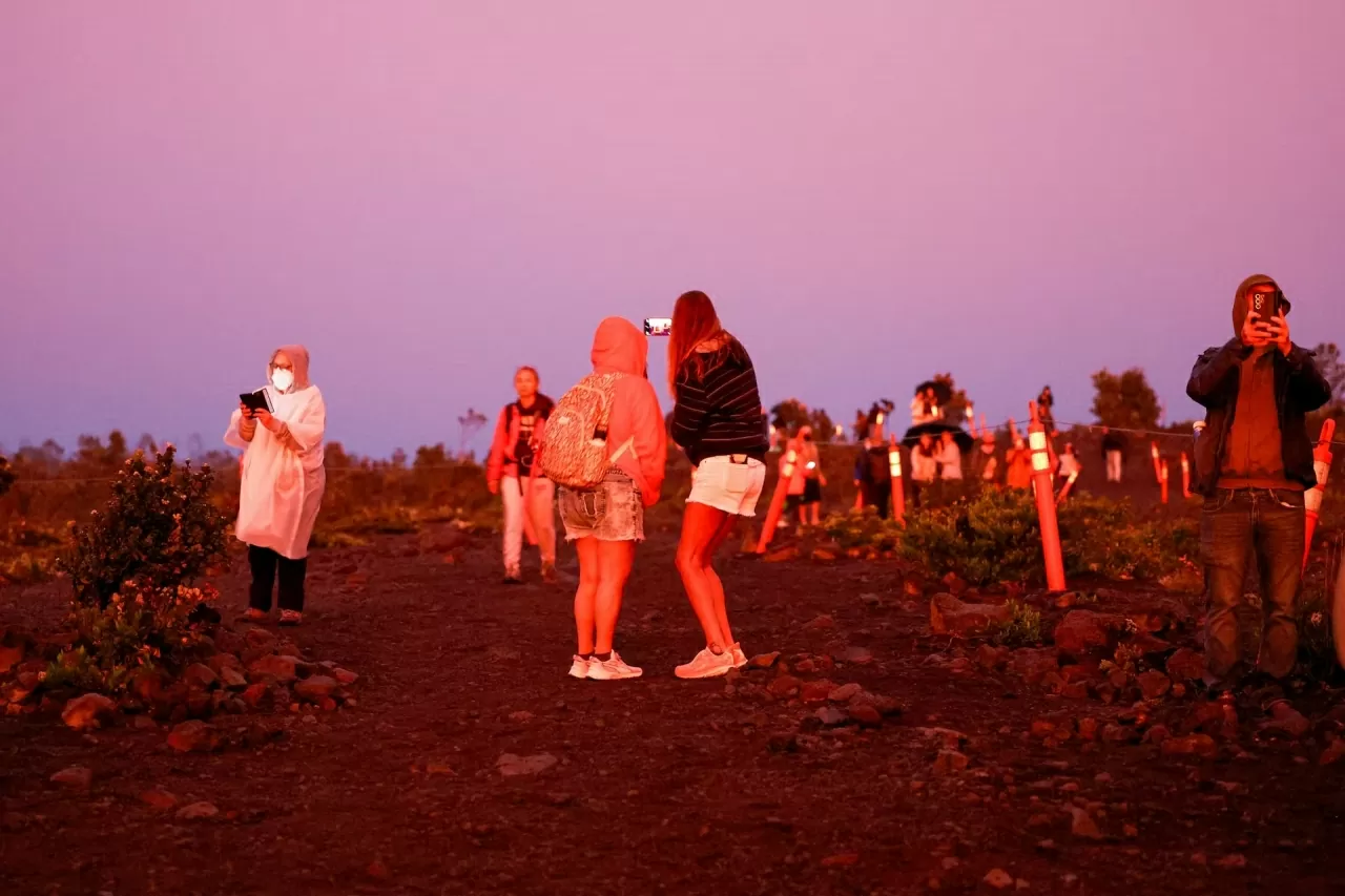 Mỹ: Du khách háo hức đến xem cảnh 'thức tỉnh’ của núi lửa mạnh nhất thế giới ở Hawaii