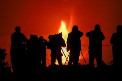 Mỹ: Du khách háo hức đến xem cảnh 'thức tỉnh’ của núi lửa mạnh nhất thế giới ở Hawaii