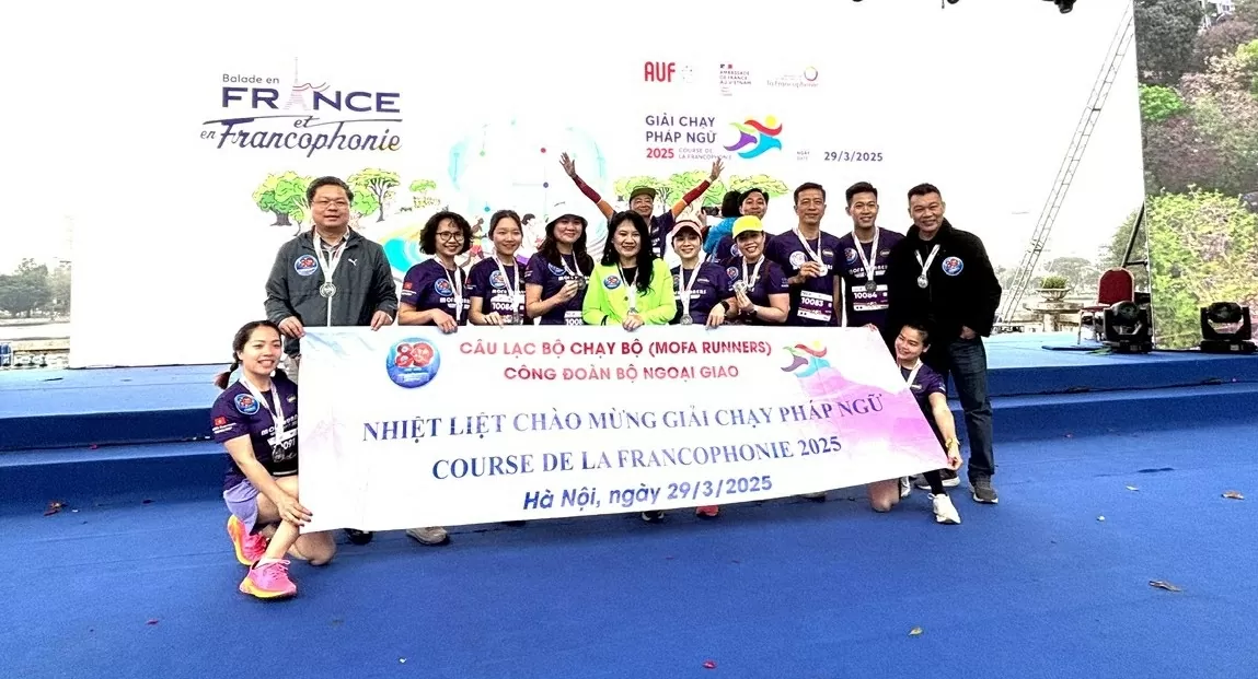 Phát huy tinh thần vui - khỏe - gắn kết, Câu lạc bộ chạy bộ Bộ Ngoại giao đoạt huy chương tại Giải chạy Pháp ngữ 2025 Phát huy tinh thần vui - khỏe - gắn kết, Câu lạc bộ chạy bộ Bộ Ngoại giao đoạt huy chương tại Giải chạy Pháp ngữ 2025