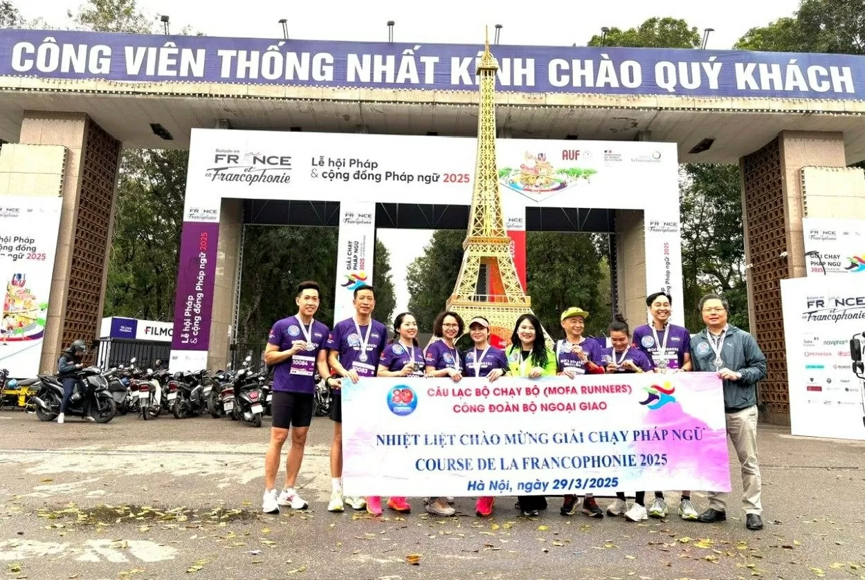 Phát huy tinh thần vui - khỏe - gắn kết, Câu lạc bộ chạy bộ Bộ Ngoại giao đoạt huy chương tại Giải chạy Pháp ngữ 2025