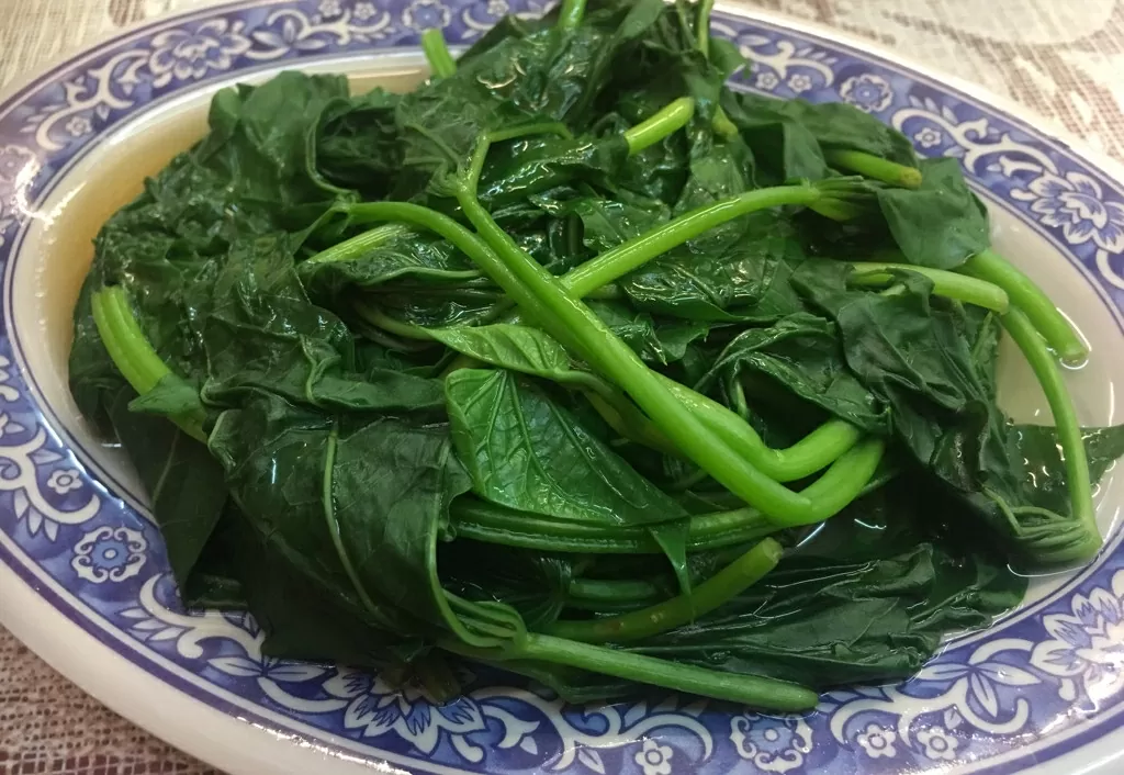 Rau lang nhiều lợi ích nhưng vì sao không nên ăn mỗi ngày?