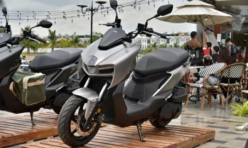 Xe tay ga SYM Naga 150