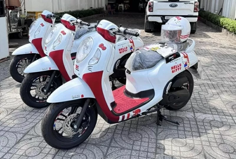 Xe tay ga Honda Scoopy Hello Kitty Limited Edition