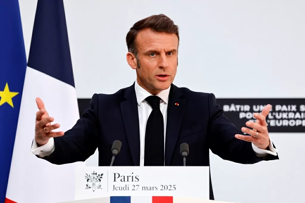 Tổng thống Pháp Emmanuel Macron có bài phát biểu sau hội nghị thượng đỉnh về Ukraine tại Điện Elysee, ngày 27/3/2025 tại Paris. (Ảnh: AP) Tổng thống Pháp Emmanuel Macron có bài phát biểu sau hội nghị thượng đỉnh về Ukraine tại Điện Elysee, ngày 27/3/2025 tại Paris. (Ảnh: AP)