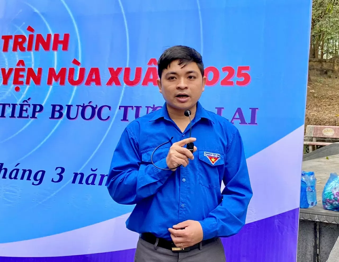 Bí thư Đoàn xã Minh Thanh Ma Văn Vũ nêu cao vai trò của chương trình trong giữ gìn truyền thống, tri ân lịch sử và lan tỏa tinh thần tương thân tương ái. (Ảnh: Phương Thảo) Bí thư Đoàn xã Minh Thanh Ma Văn Vũ nêu cao vai trò của chương trình trong giữ gìn truyền thống, tri ân lịch sử và lan tỏa tinh thần tương thân tương ái. (Ảnh: Phương Thảo)