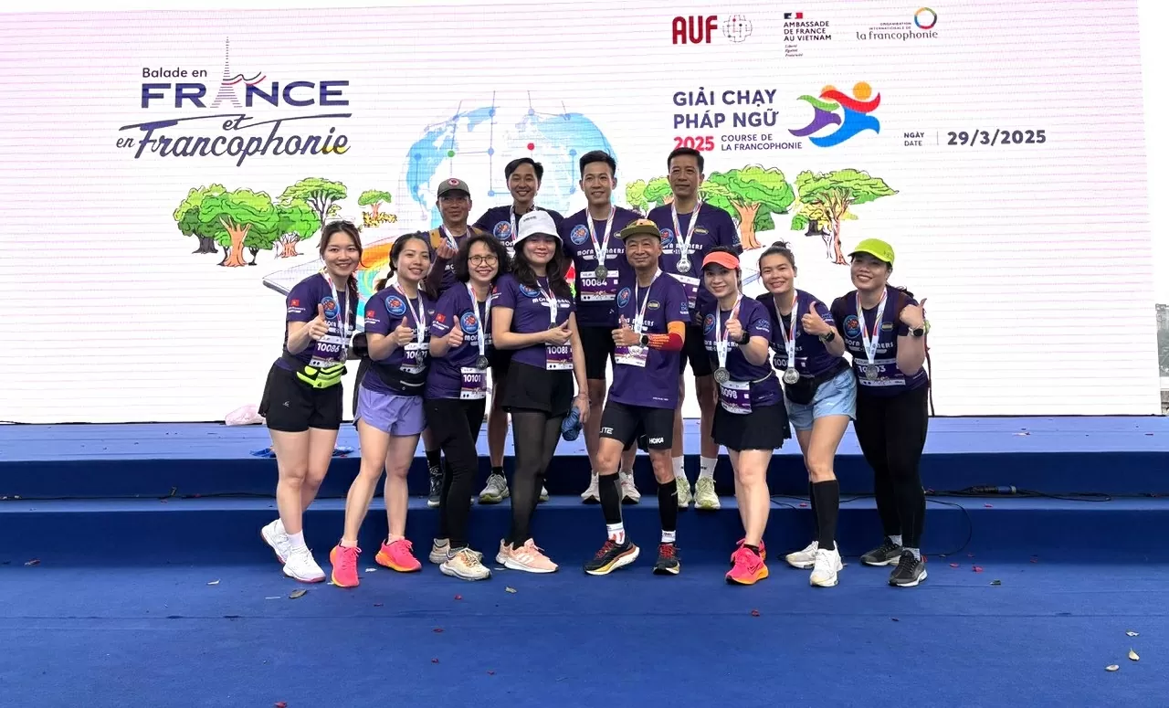 Phát huy tinh thần vui - khỏe - gắn kết, Câu lạc bộ chạy bộ Bộ Ngoại giao đoạt huy chương tại Giải chạy Pháp ngữ 2025